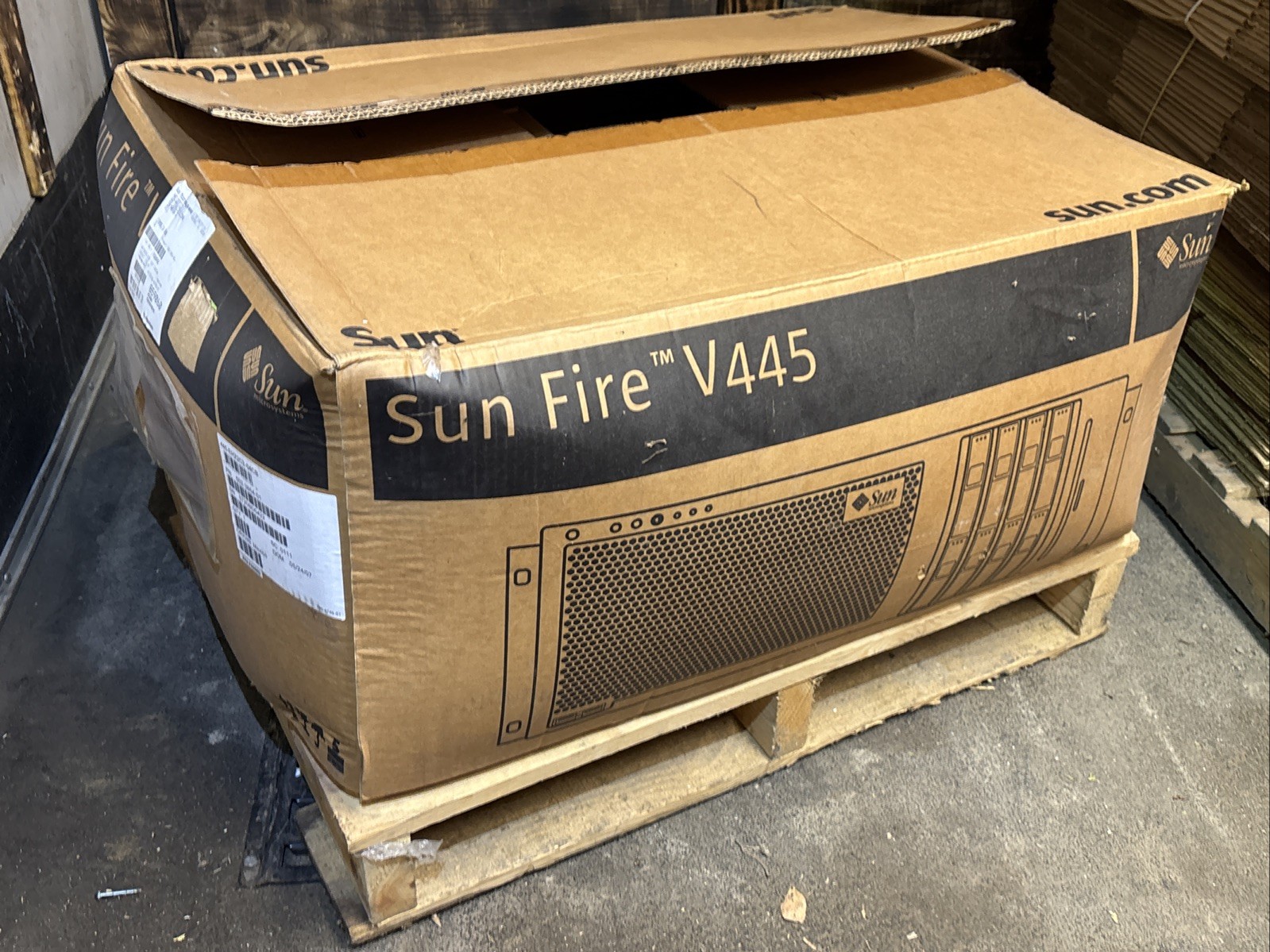 NEW Sun Fire V445 Server, 445-EHZ2C2-04CB; 2 X 1.6GHz, 4GB, 2 X 73GB