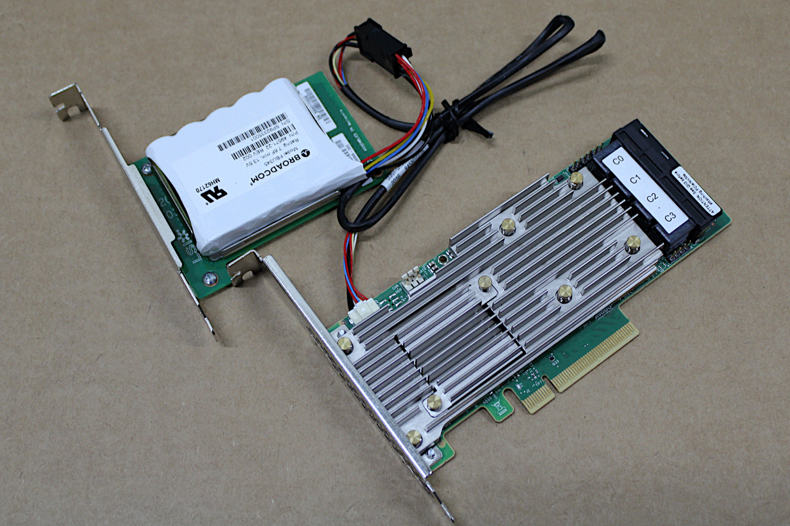 Broadcom MegaRAID 9461-16i SAS/SATA/NVME Tri-Mode PCIe RAID Controller Kit w/BBU