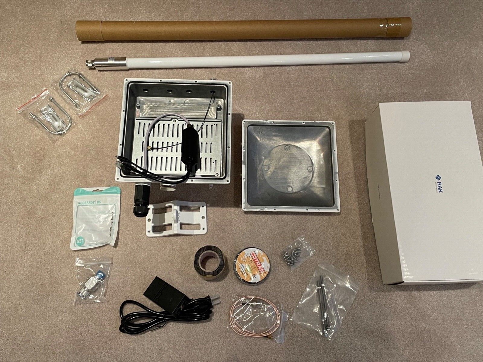 Rak Helium WiFi LoRa LTE Outdoor Enclosure + 5.8 dbi Antenna