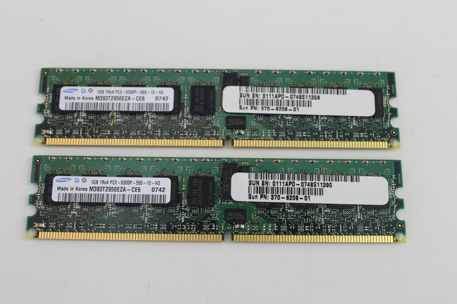 SUN 370-6208-01 X7801A 2 X 1GB MEMORY KIT SAMSUNG M393T2950EZA-CE6  NEW