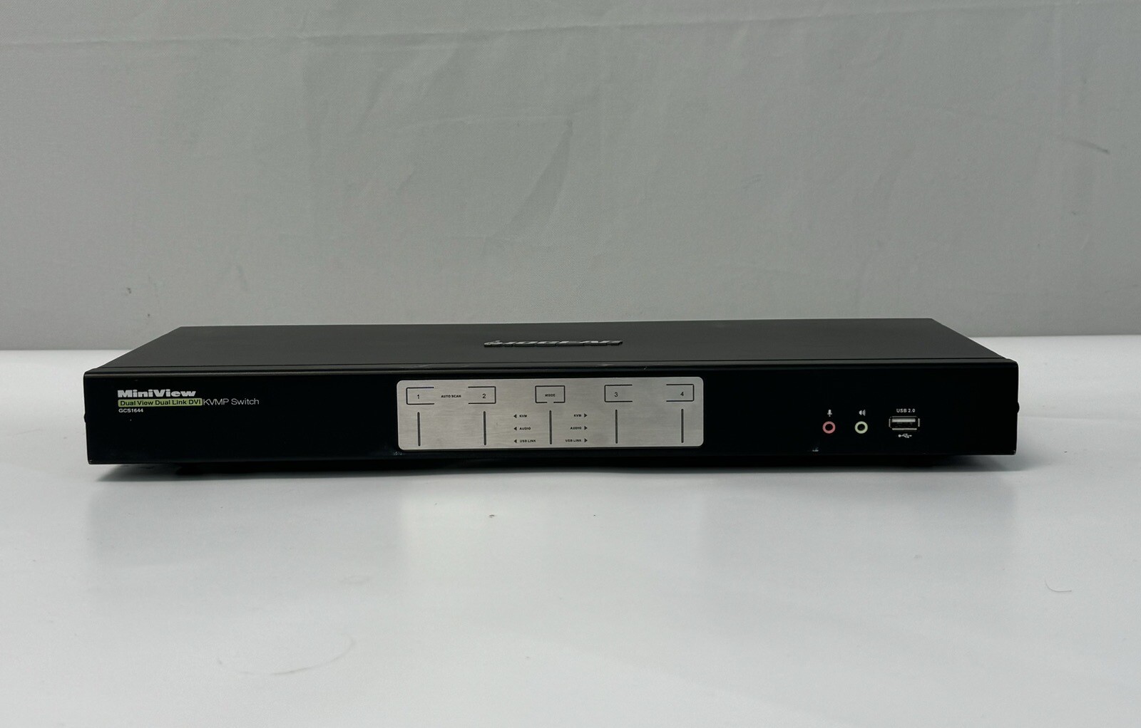 IOGEAR 4-Port Dual View Dual-Link DVI KVMP Switch Audio No Power Supply