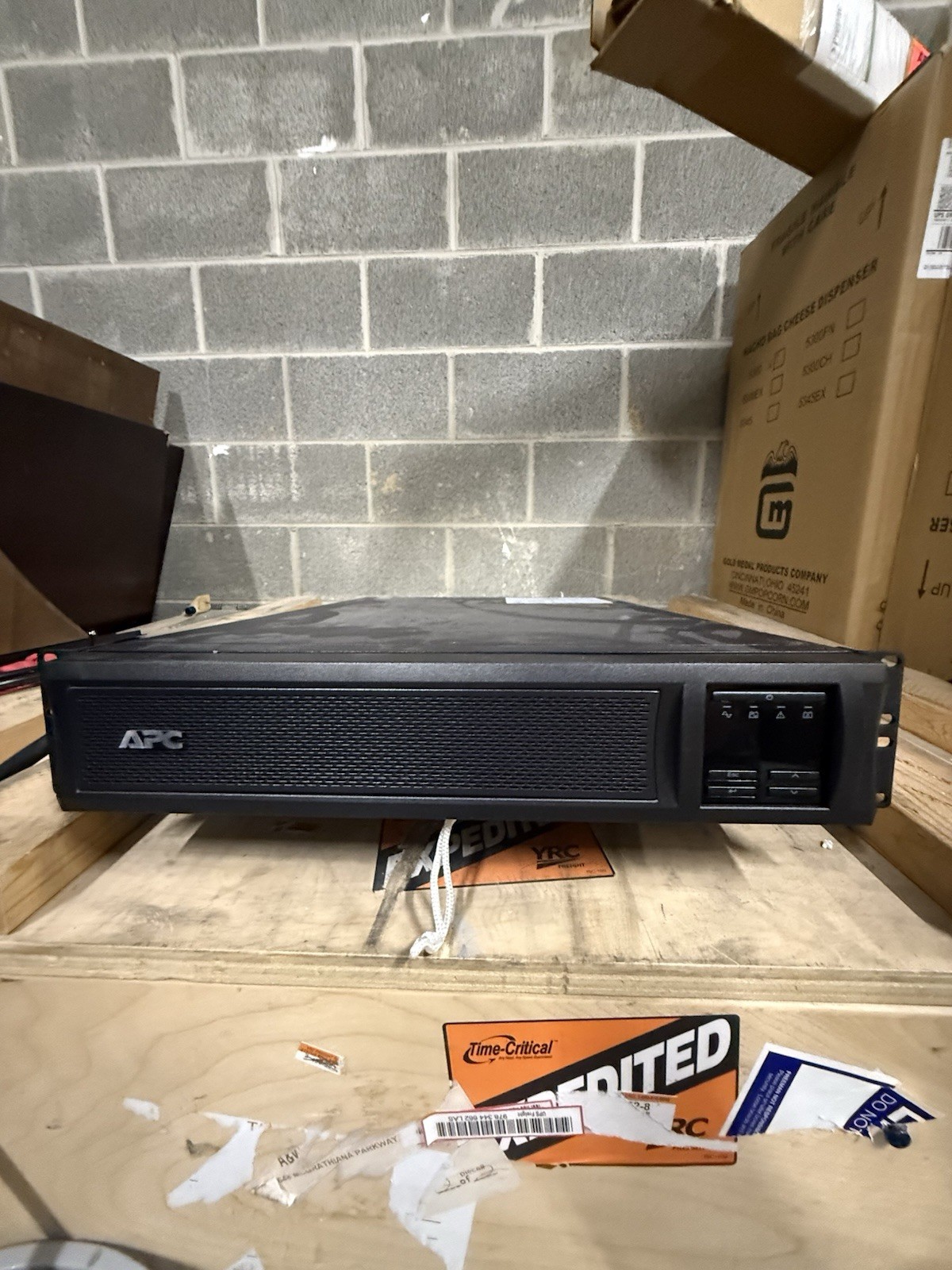 Apc Smart UPS Rack/tower