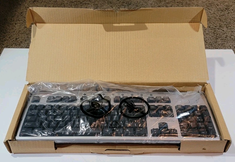 Vintage Compaq KB-0133 Keyboard PS/2 Wired NIB 265987-008 271122-001