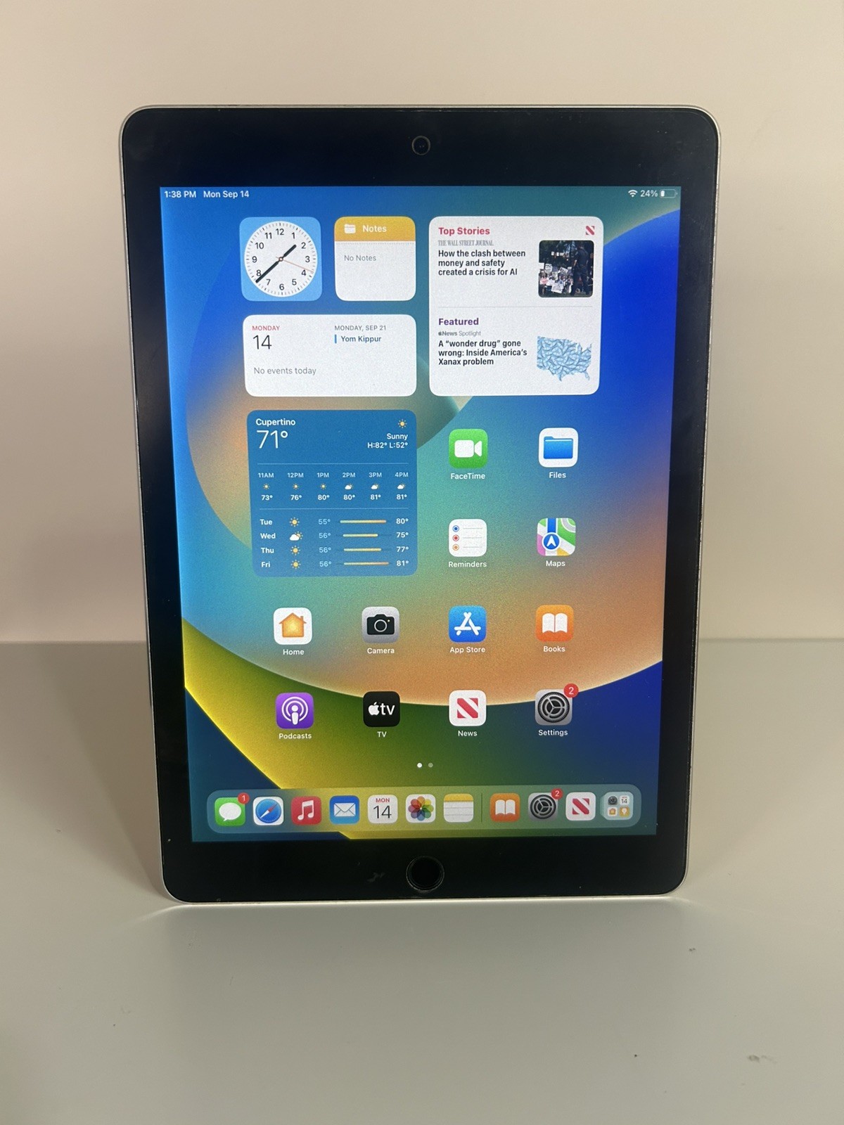 Apple iPad Pro 9.7" Space Gray A1673 32GB MLMN2LL/A Wi-Fi Only Very Good 