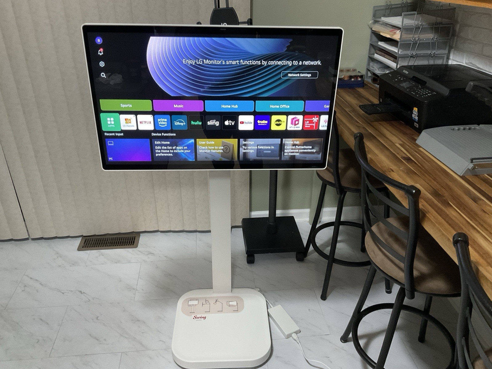 LG Smart Monitor Swing 32" Moving Smart Touch Screen 32U889SAW