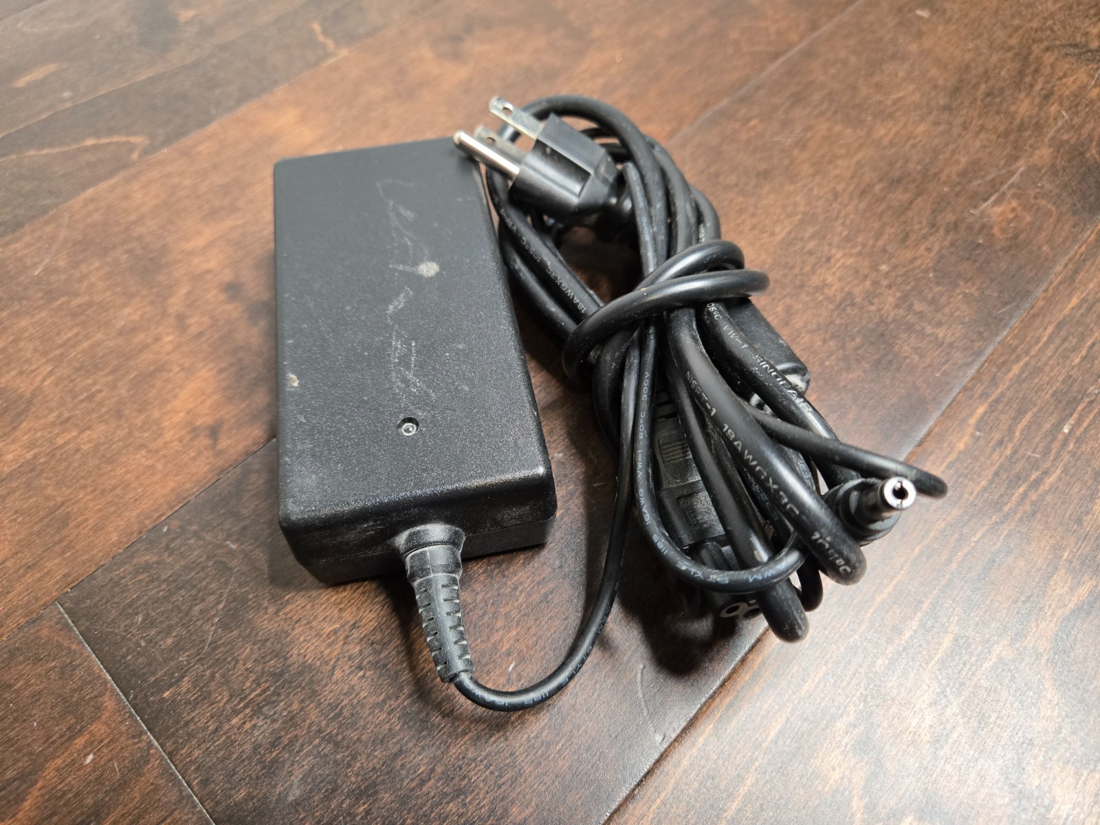 Universal Liteon PA-1051-0 AC Power Adapter 100-240V 1.5A 12V 50W 5KTNX 770375-1