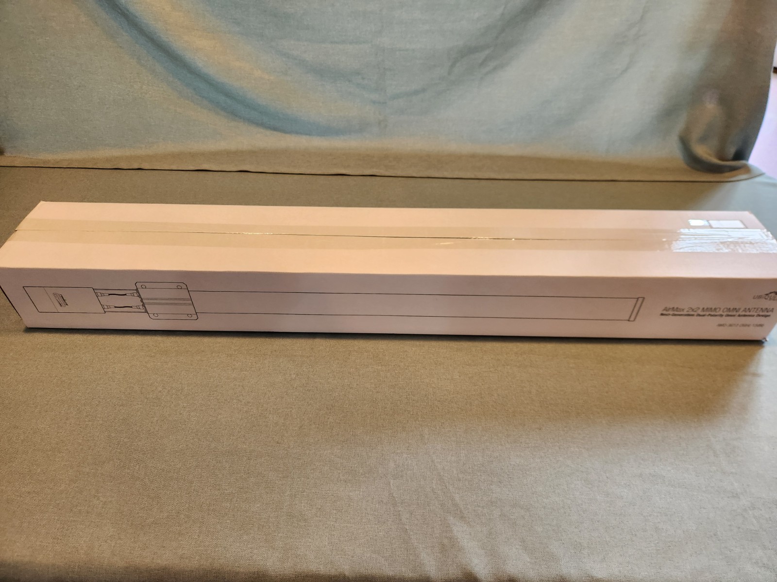 Ubiquiti AMO-3G12 airMAX Omni Antenna 3.4-3.7 GHz 12 dBi Gain Dual Polarity MIMO