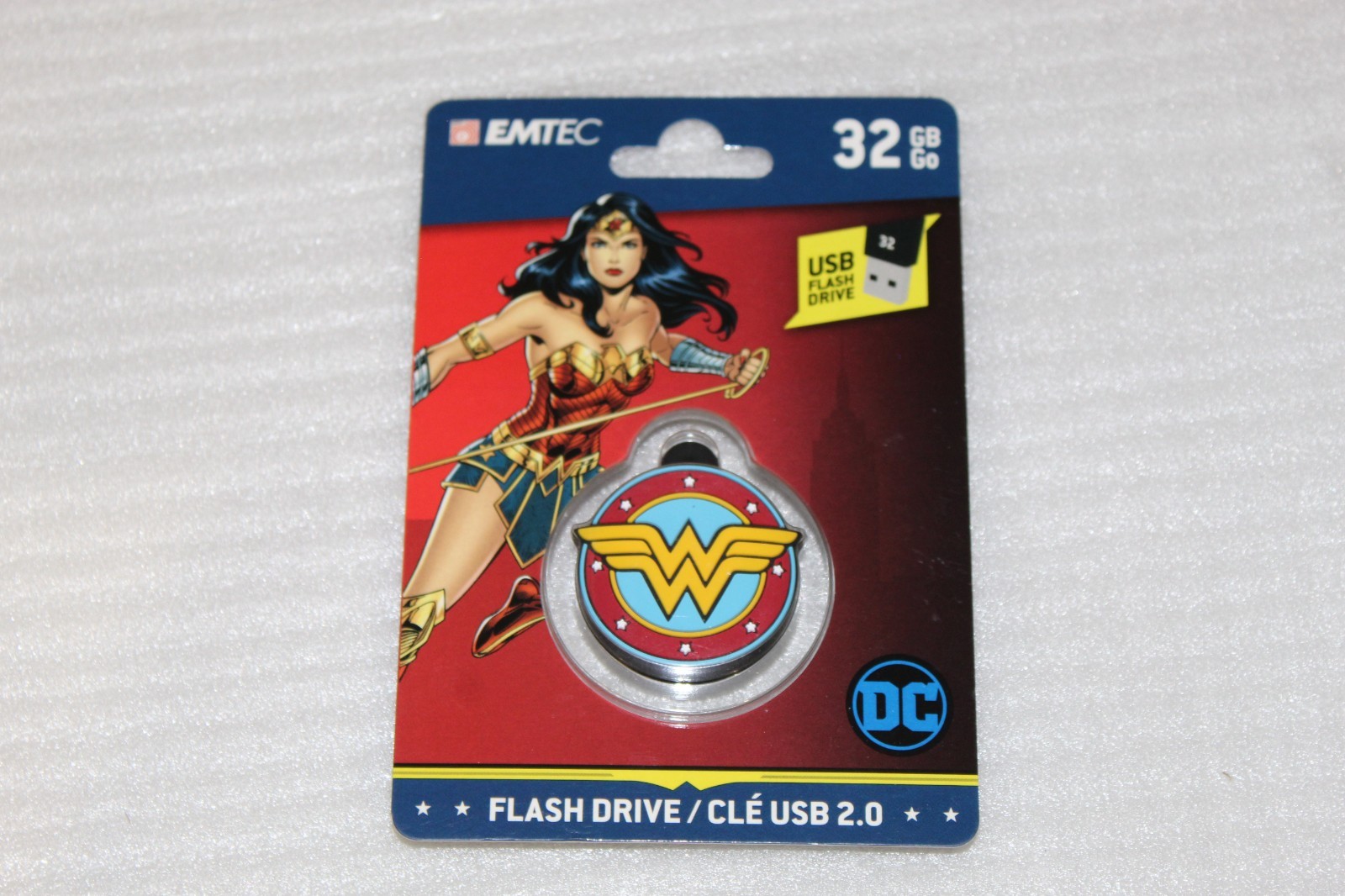 WONDER WOMAN 32GB USB FLASH DRIVE - OFFICIAL DC COMICS LICENSED - EMTEC BRANDED