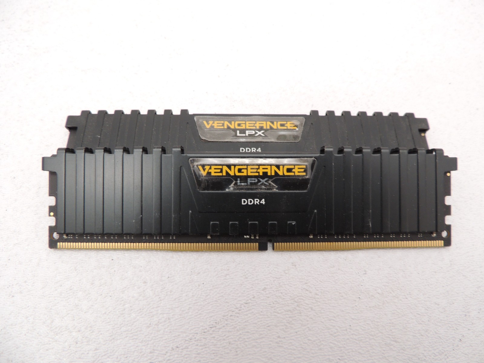 Lot of 2 16GB Corsair Vengeance DDR4 PC4-2400 CMK32GX4M2A2400C14 Desktop Ram