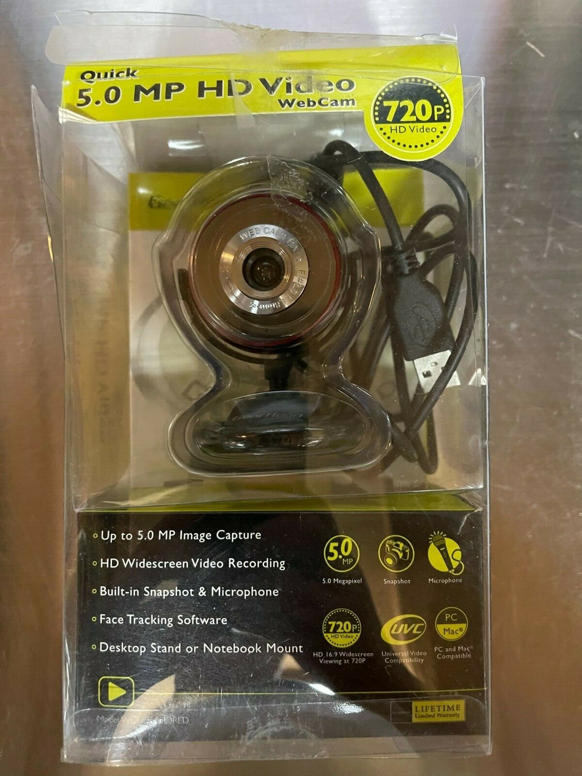 New Gear Head 5.0 mp hd video webcam 720p built in snapshot & microphone red