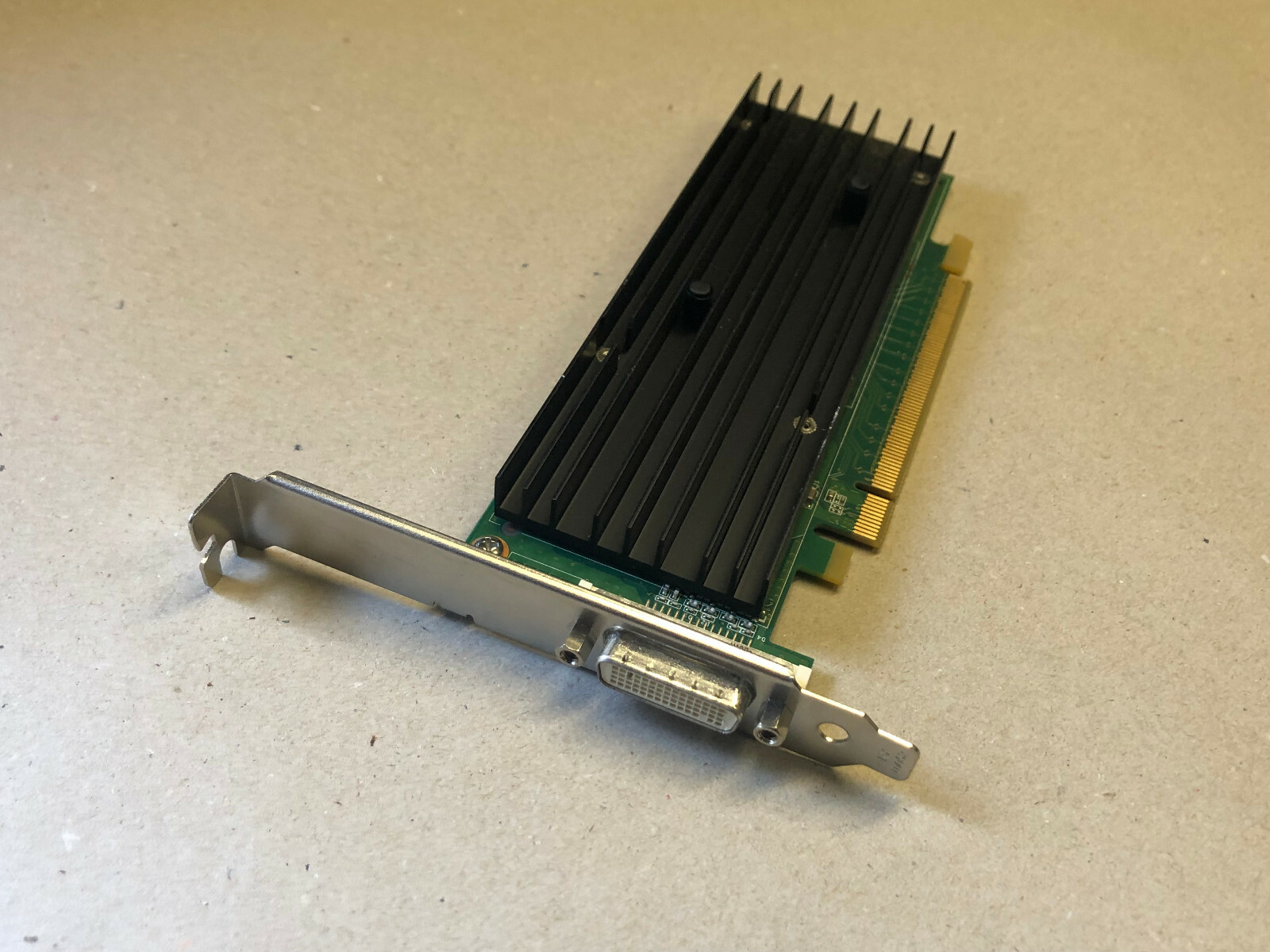 SUN 371-3627-01 QUADRO NVS 290 Graphics/Video Cards