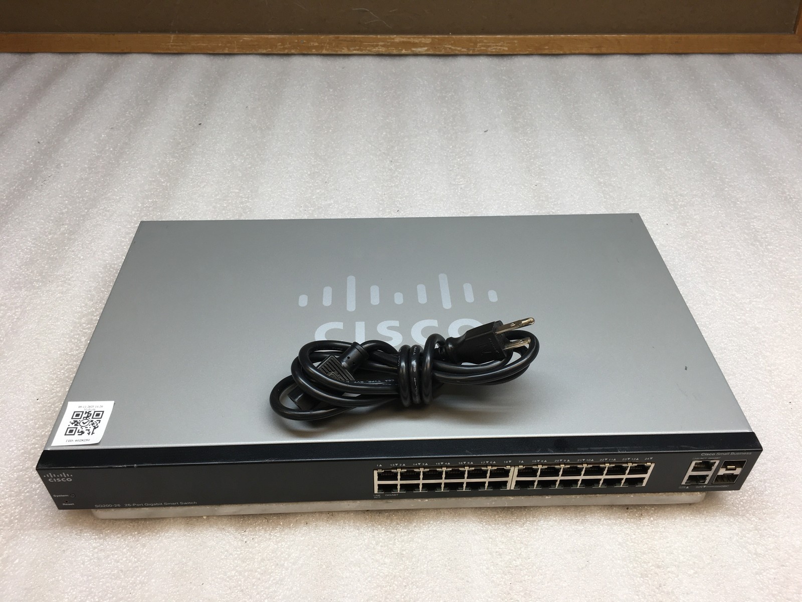 Cisco SG200-26 26-Port Gigabit Smart Switch SLM2024T V02 w/ Power Cable