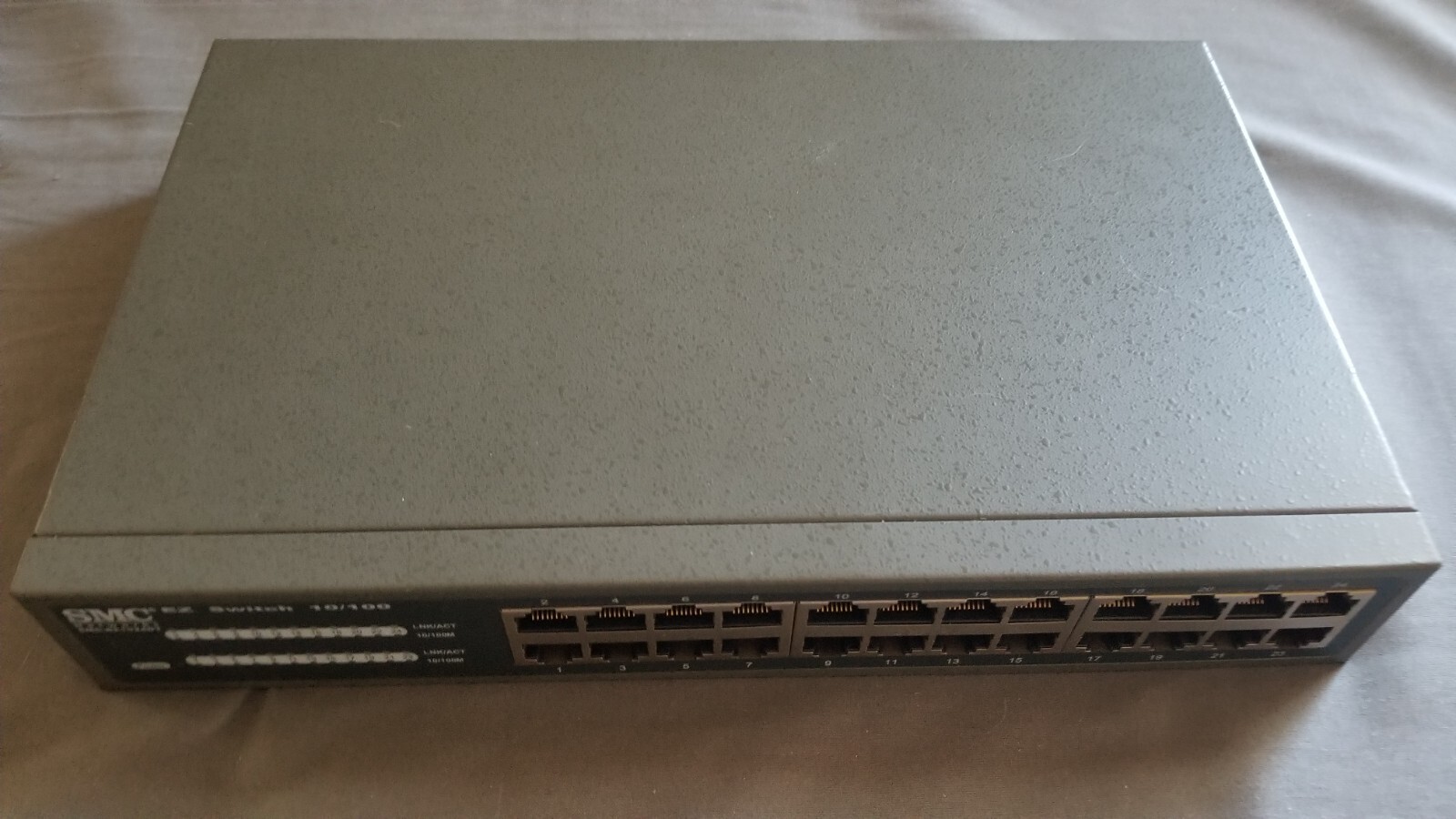 SMC EZ 10/100 SMC-EZ1024DT EZ Switch 24 Port Network Switch