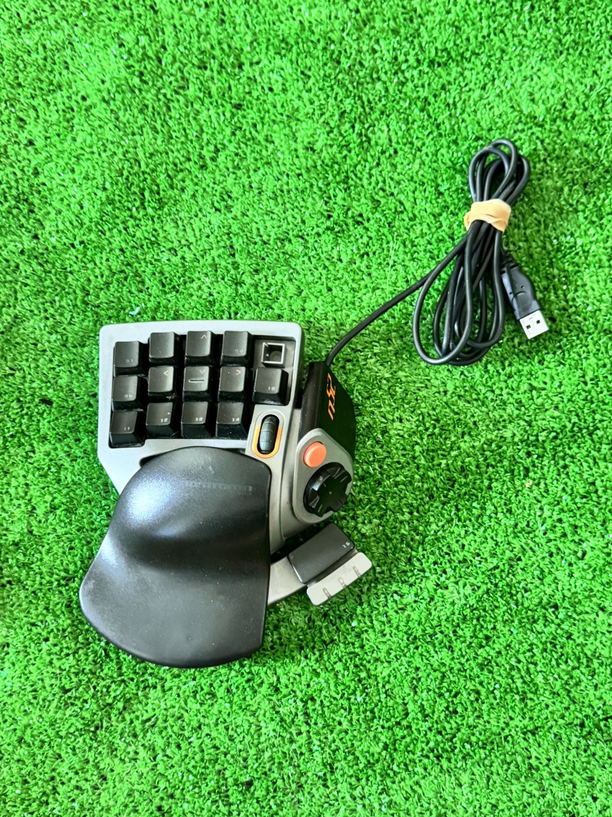 Belkin Nostromo SpeedPad N52 F8GFPC100 USB Gaming Keypad MISSING KEY