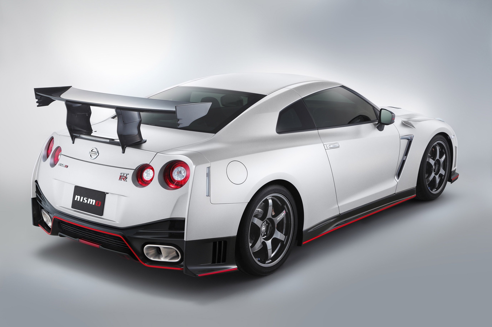 Cars 2016 nissan gt r nismo n attack Desk Mat Stitched