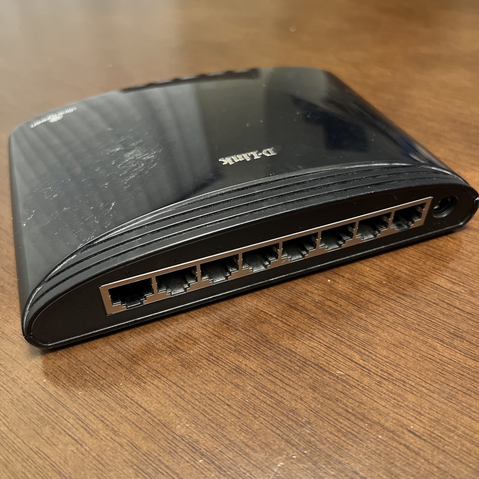 D-Link DGS (DGS-1008G) 8-Ports External Ethernet Switch - No Power Adapter
