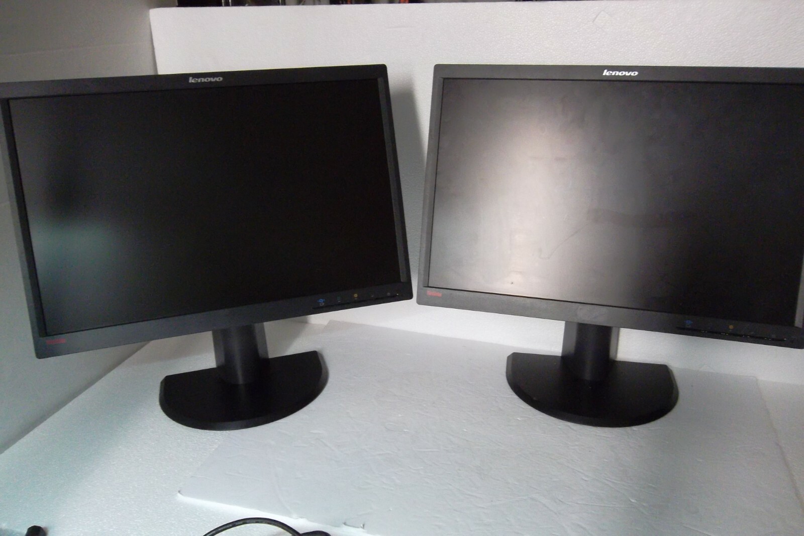 LOT-2 Lenovo LT2252p Wide 22" LCD Monitor VGA DVI DP LT2252pwD 2572-MB6 03X7922