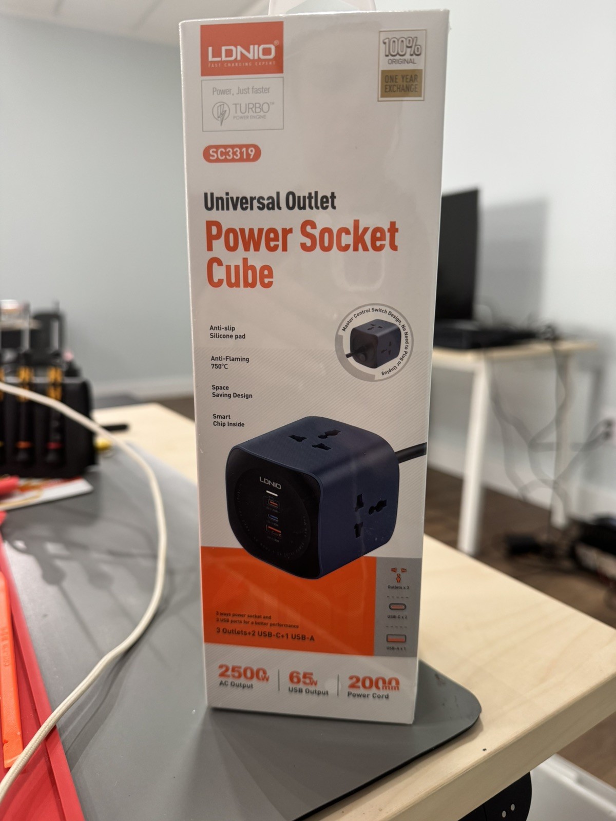 LDNIO Universal Outlet- Power Socket Cube 3 Ways Power Socket and 3 USB Ports 