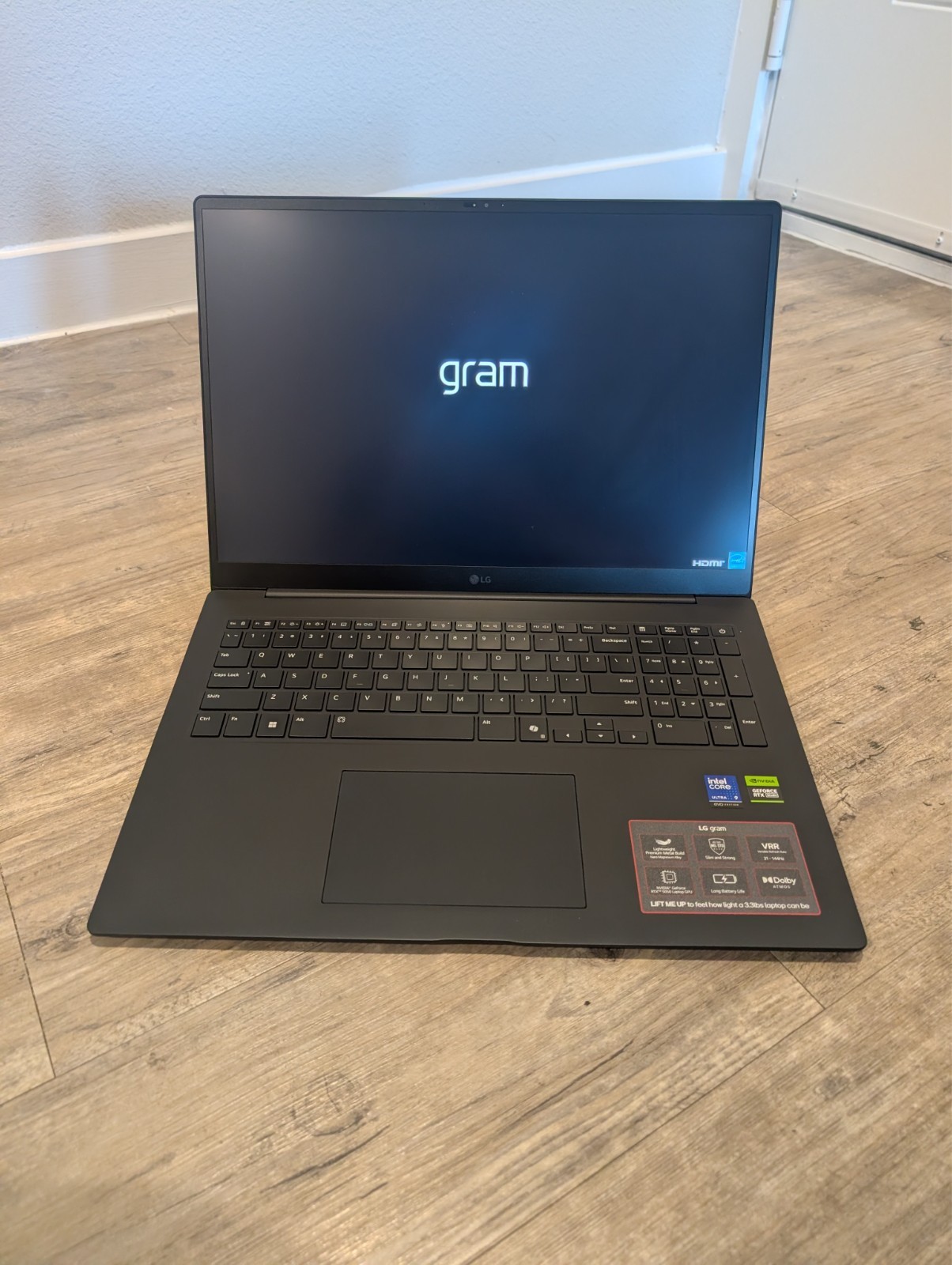 LG gram Pro 17 Laptop Intel Core Ultra 9 32GB RAM NVIDIA RTX5050 1TB Read Des