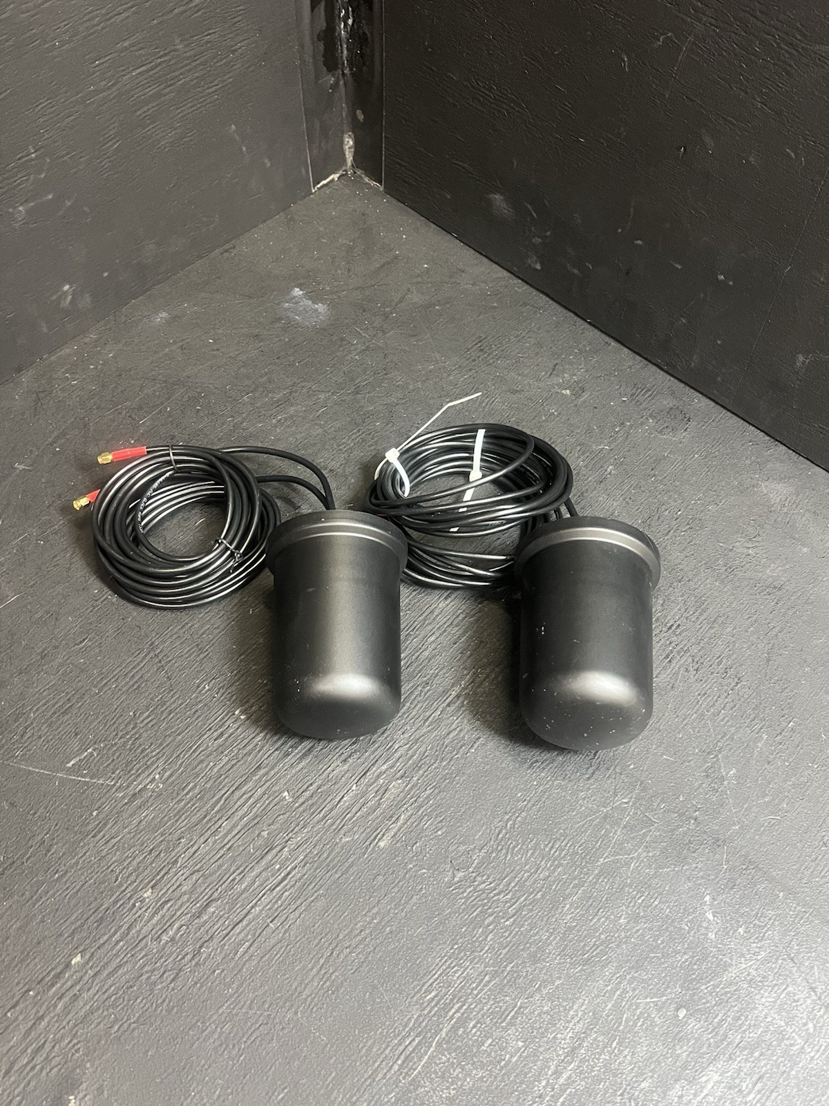 2x2 MIMO Cellular Antenna 4G LTE 5G Bolt Mount Omni Puck Dual SMA Male Router