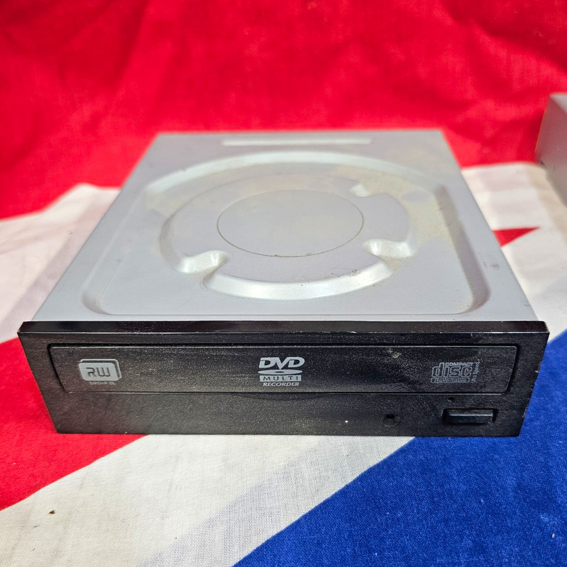 Lite-On iHAS124 SATA 24x Internal DVD/CD RW Writer 5.25in for PC Black