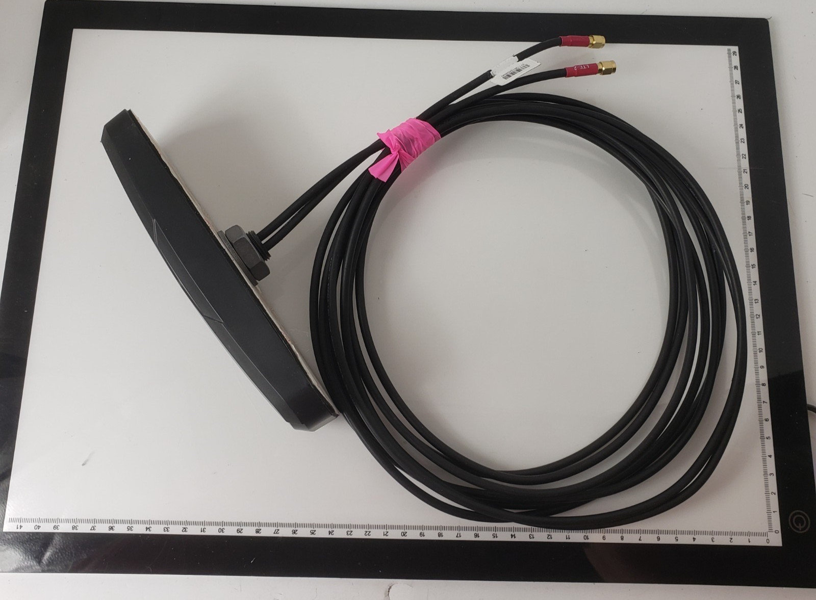 TAOGLAS Low Profile PERMAMENT MOUNT ANTENNA 67113613A00690  NEW