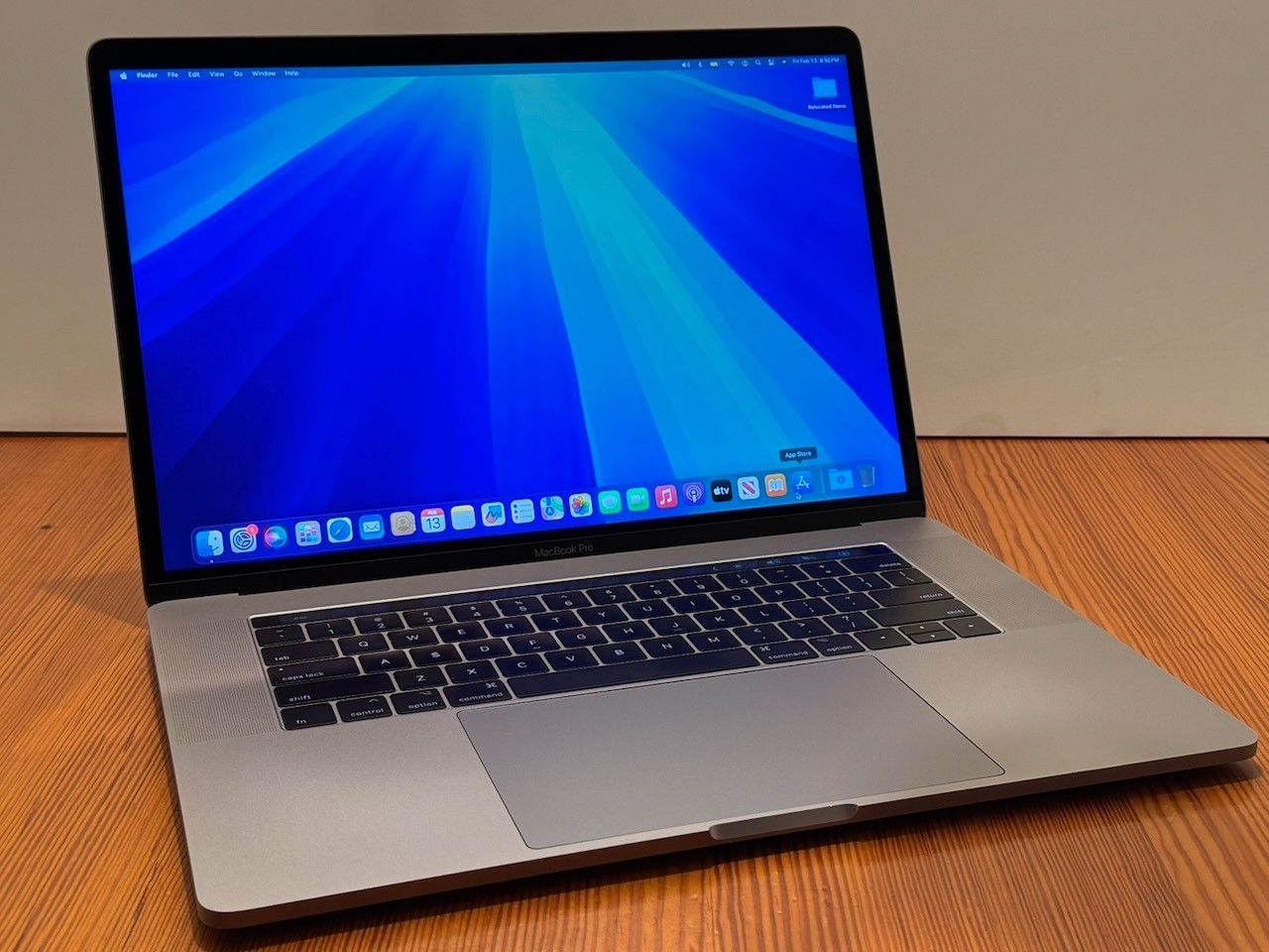 Apple MacBook Pro 15" Quad Core Retina Laptop + TouchBar + Warranty + 512 GB SSD