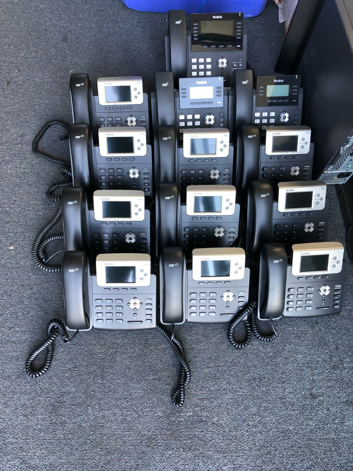 Yealink  Lot of 13-10X SIP-32G,2X SIP-Y42G and  1XSIP-T46G