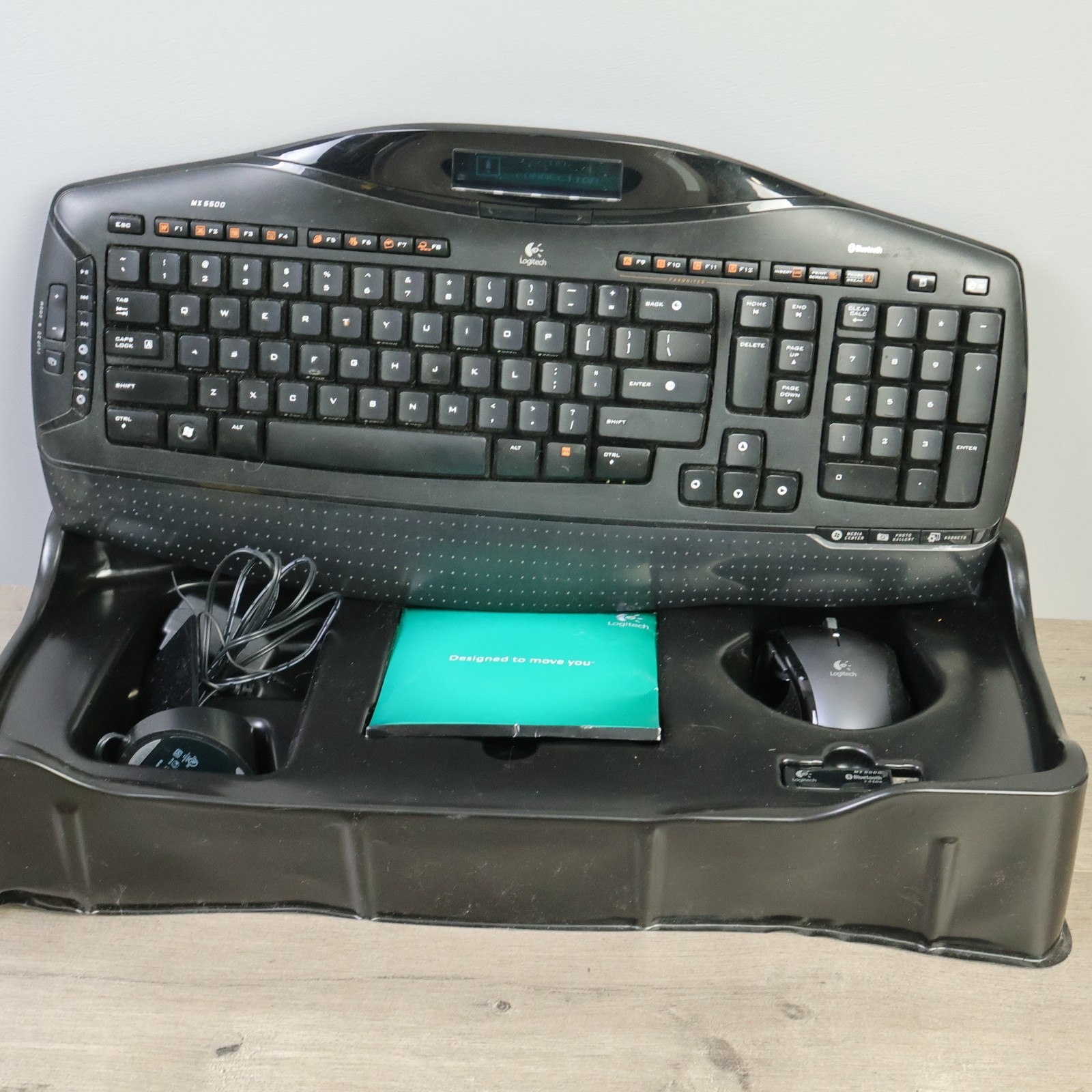 Logitech MX 5500 Revolution Cordless Desktop(Mouse+Keyboard+USB Receiver+charger