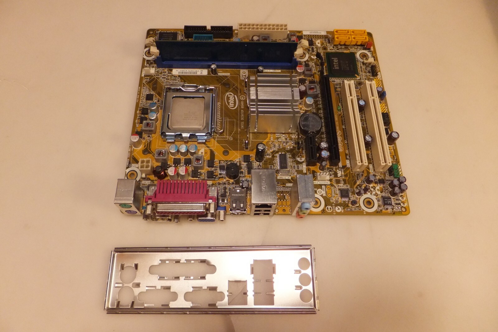 INTEL DG41WV, AA E90316-104 LGA 775 Intel Motherboard +CPU 2.60GHz +2Gb +I/O