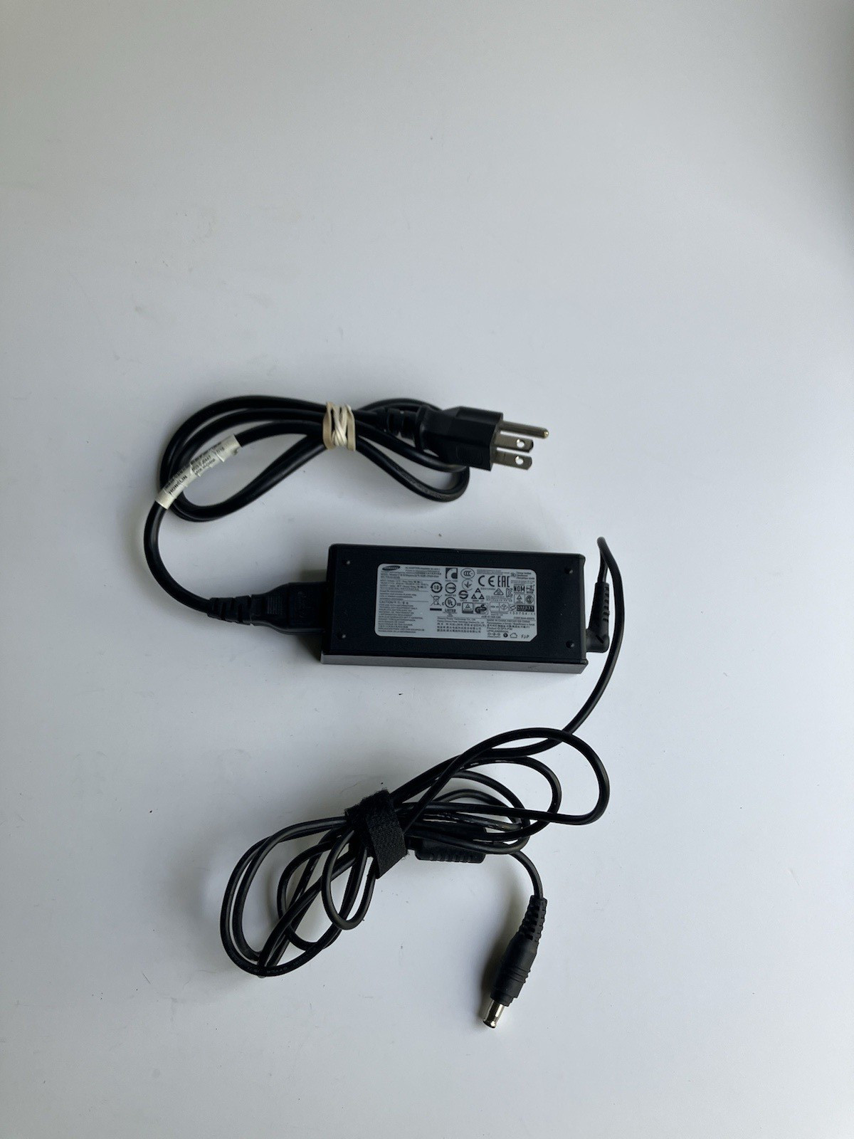 Genuine OEM Samsung CPA09-004A AD-6019R 19V 3.16A 60W AC Laptop Adapter