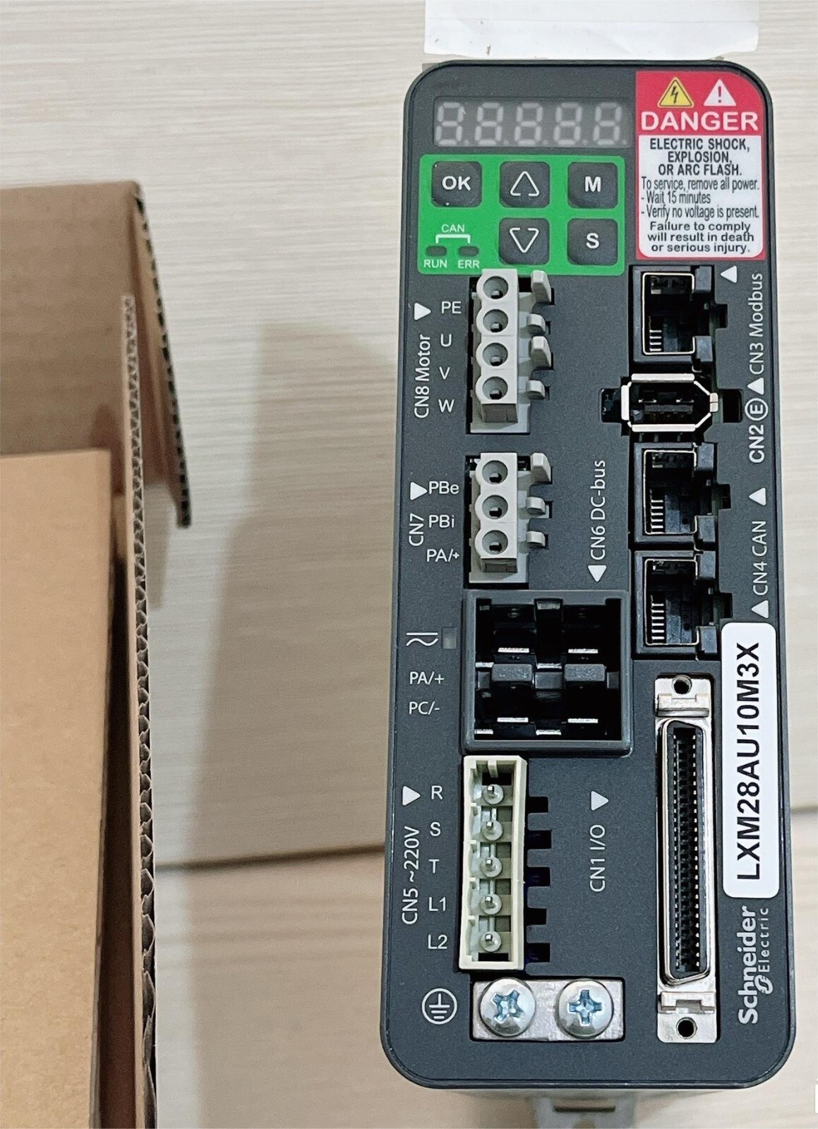  LXM28AU10M3X AC-SERVO DRIVE 1.0KW 230V 7.0A NEW IN BOX DHL/FEDEX/UPS