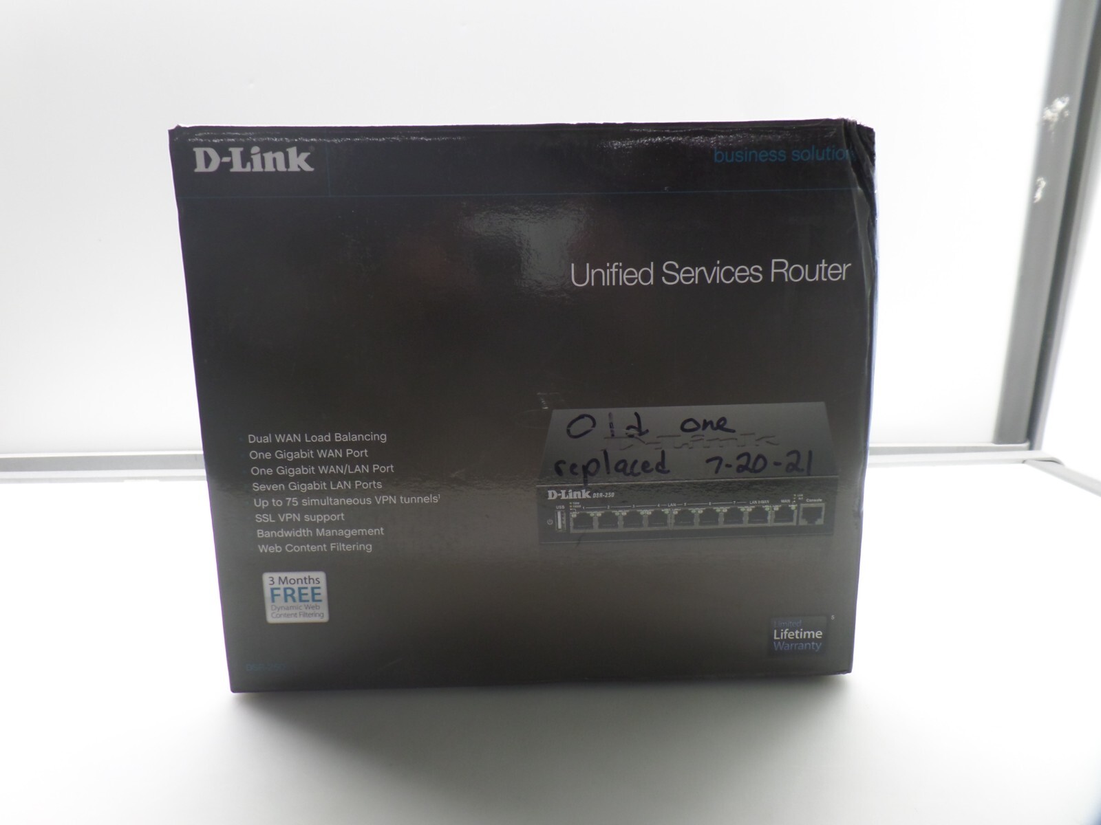 D-Link DSR-250 8-port Gigabit SSL VPN Unified Services Router
