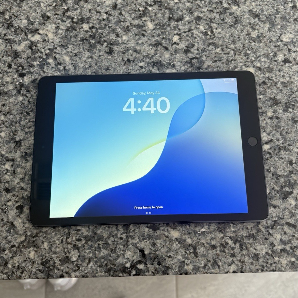 Apple iPad 10.9" 64GB Wi‑Fi + 5G Space Gray Tablet