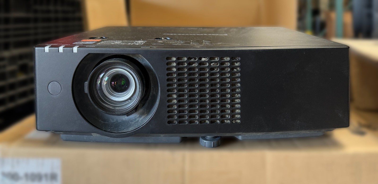 Panasonic  PT-VMZ71B U7 7,000-lumen WUXGA 3LCD Laser Projector LAMP HOURS 11,993