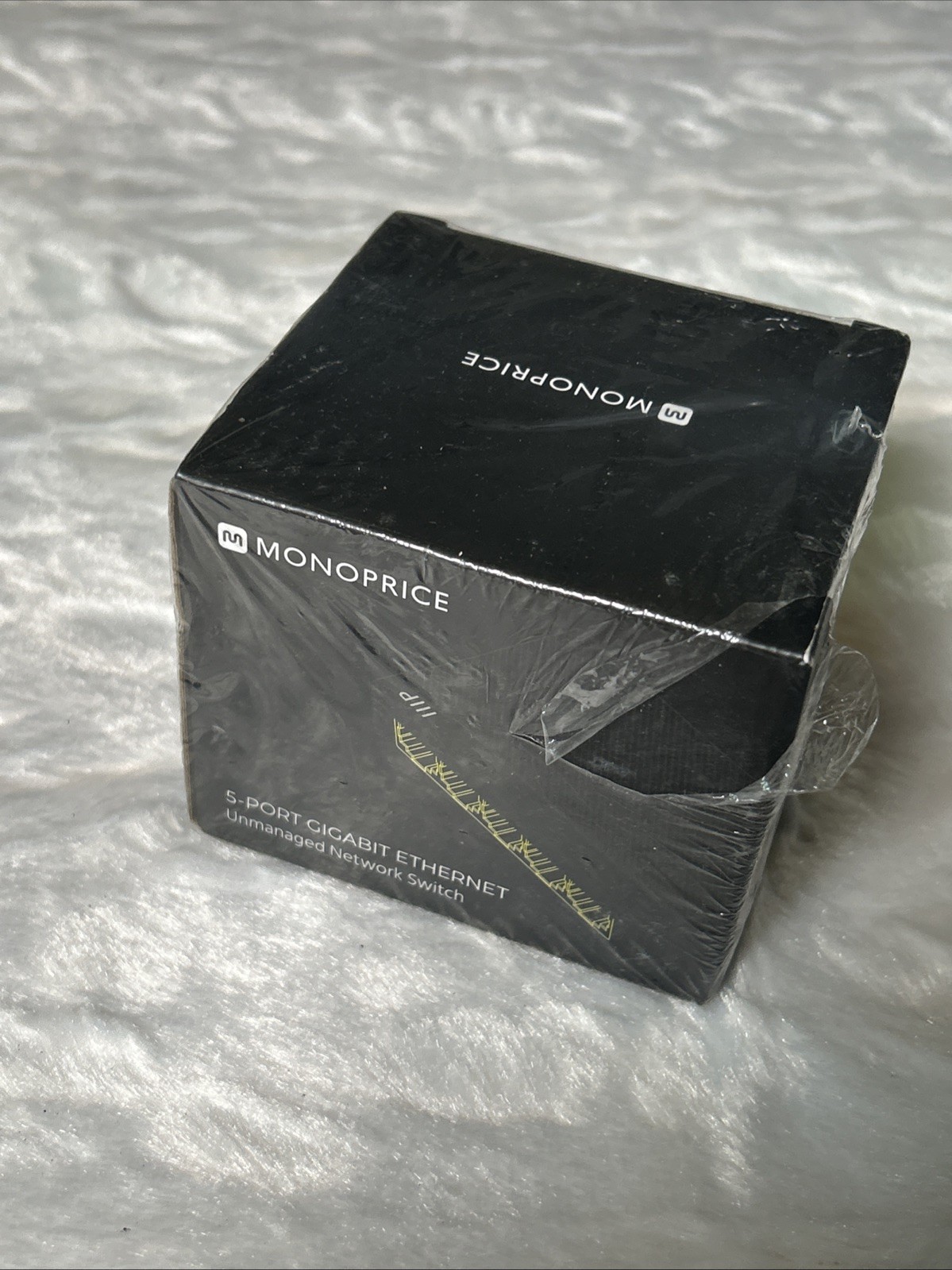 Monoprice 5-Port 10/100/1000Mbps Gigabit Ethernet Unmanaged Switch Network Hub