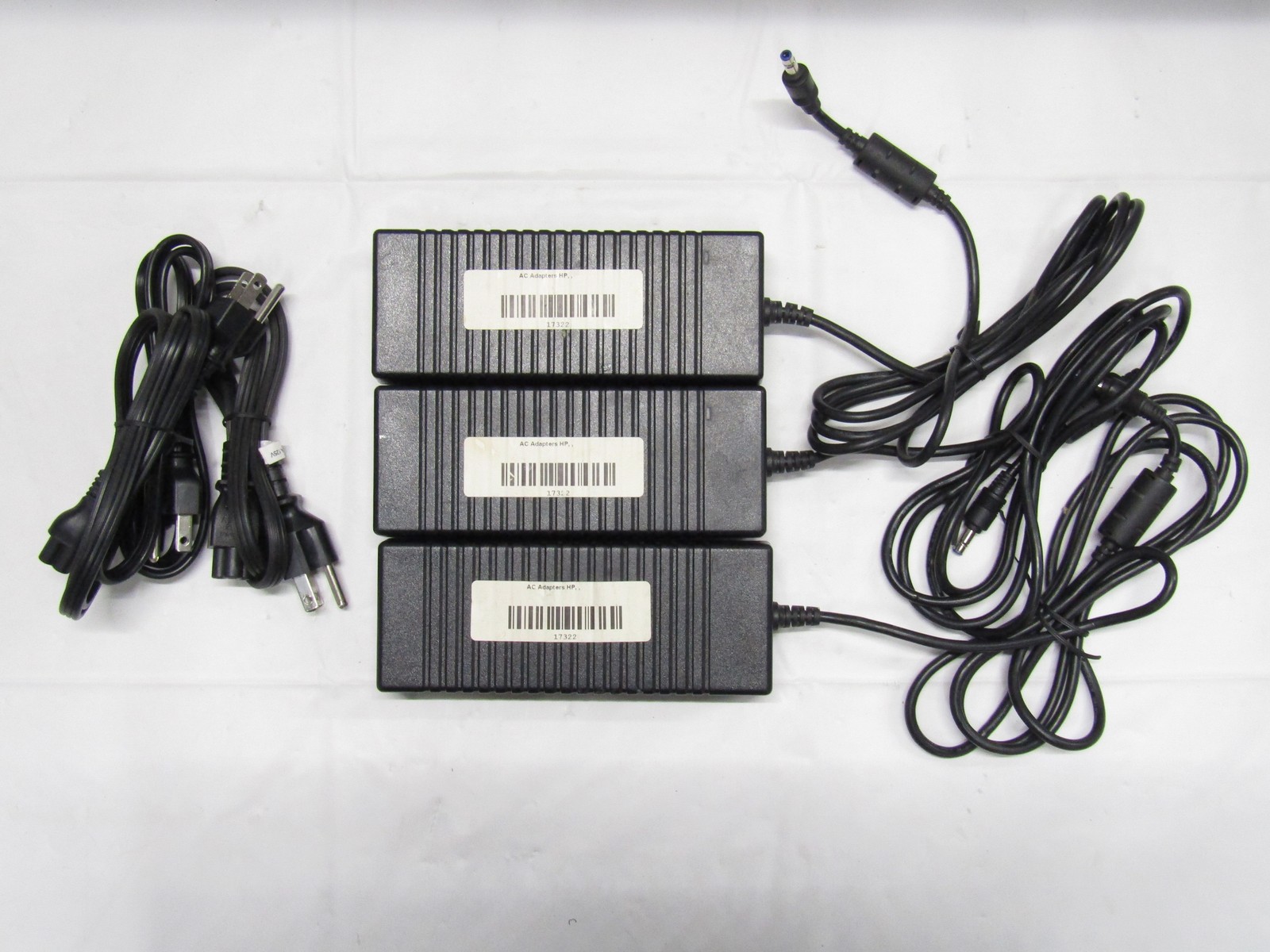 Lot of 3 Genuine OEM HP 345312-001 135W 19V 7.10A Small Barrel Laptop Charger