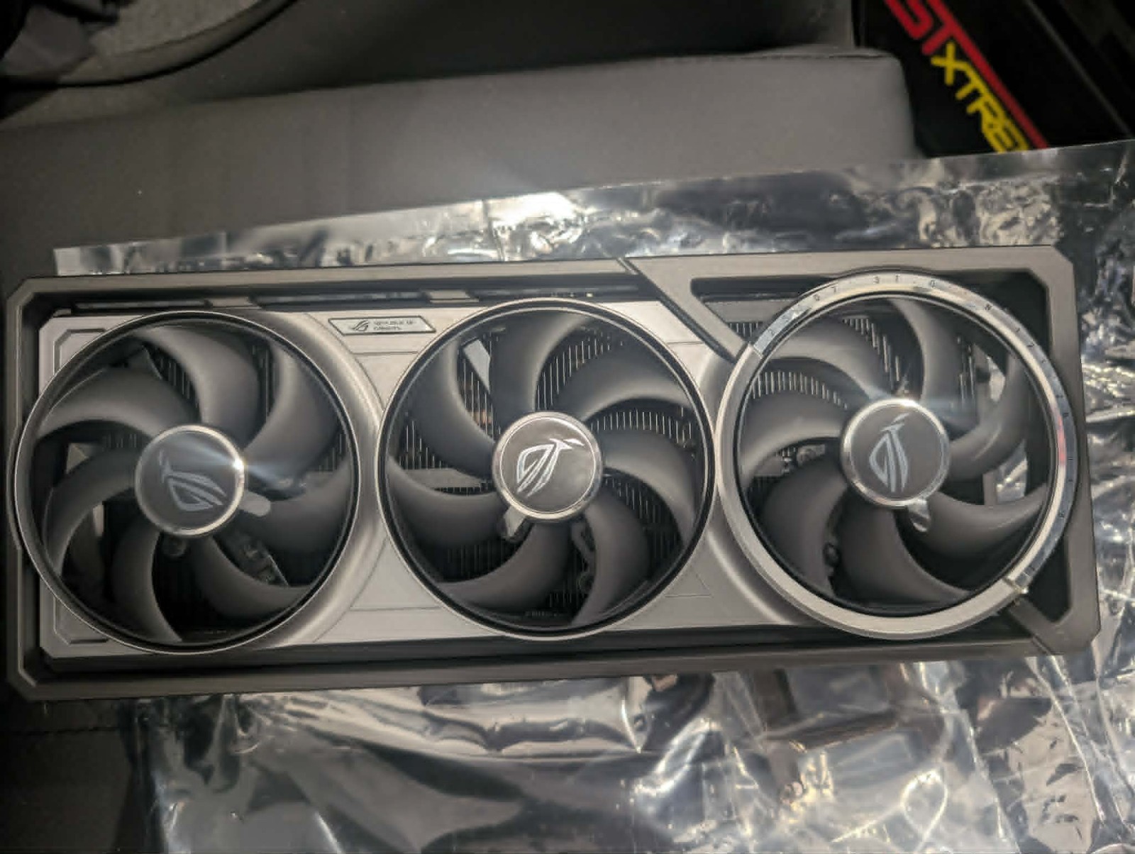 ASUS ROG Astral RTX 5090 OC Stock Cooler Heatsink Quad-Fan Shroud + Backplate