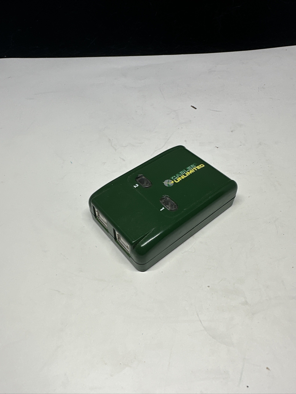 CABLES UNLIMITED USB-3000 2 to 1 USB 2.0 Automatic Switchbox