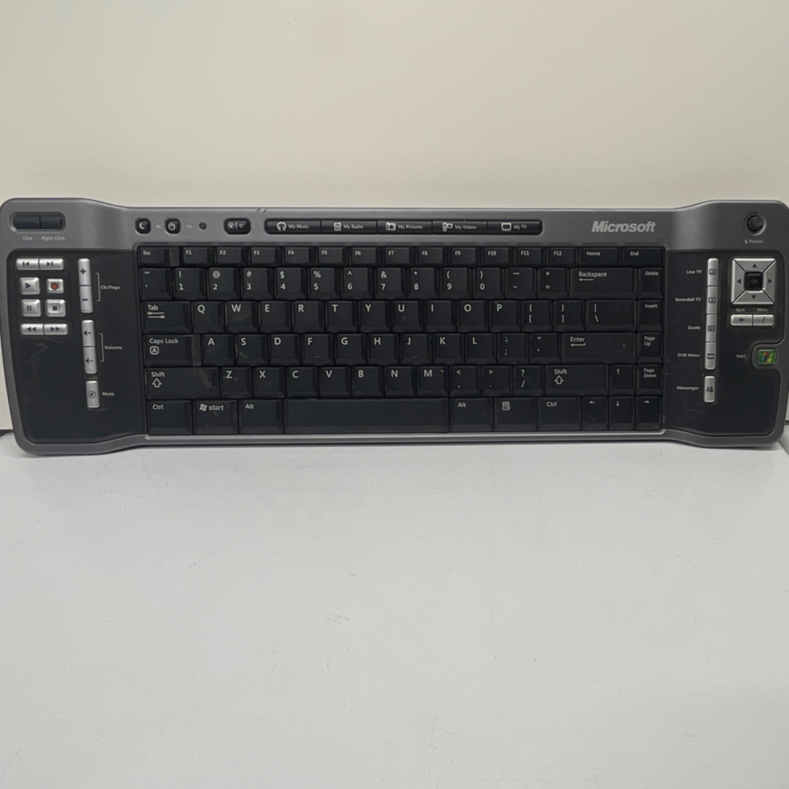 Microsoft VINTAGE Wireless Remote Keyboard Media Center POWERS UP