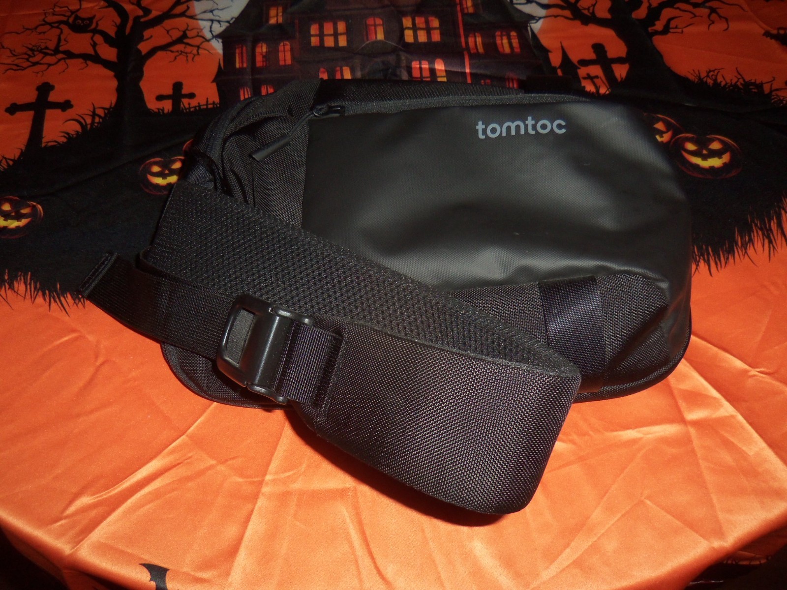 Tonic Navigator-T 24 Sling Bag Black Nice LOOK