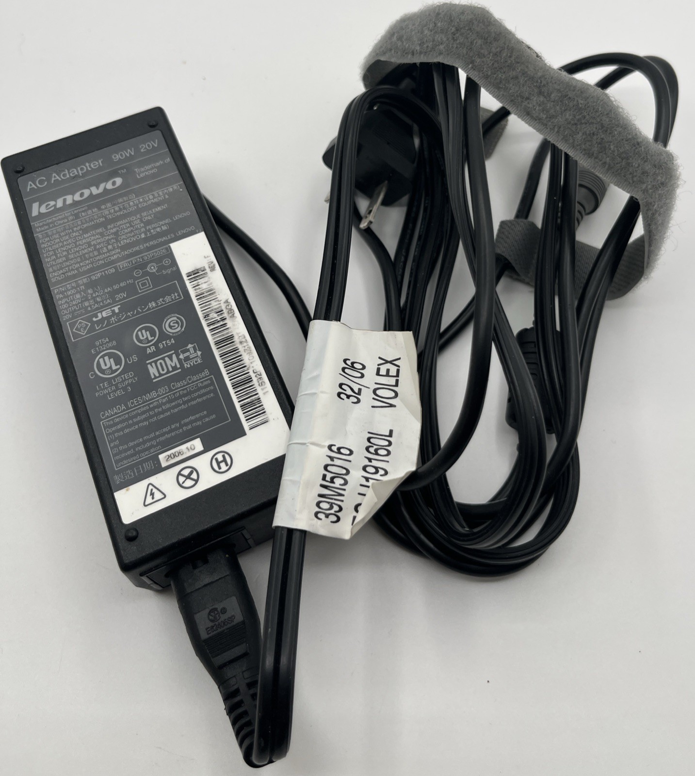 Free Ship Lenovo ThinkPad 92P1109 90W AC Adapter - Large Round Tip
