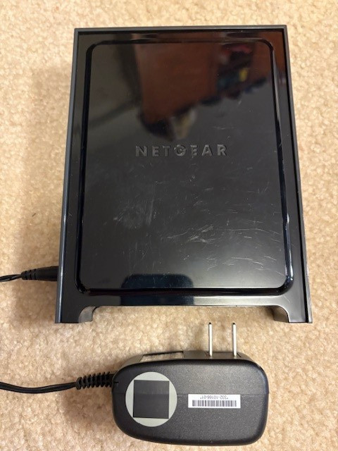 Genuine Netgear N300 Wireless Router WNR2000 v2 w/ Pwr Adapter.