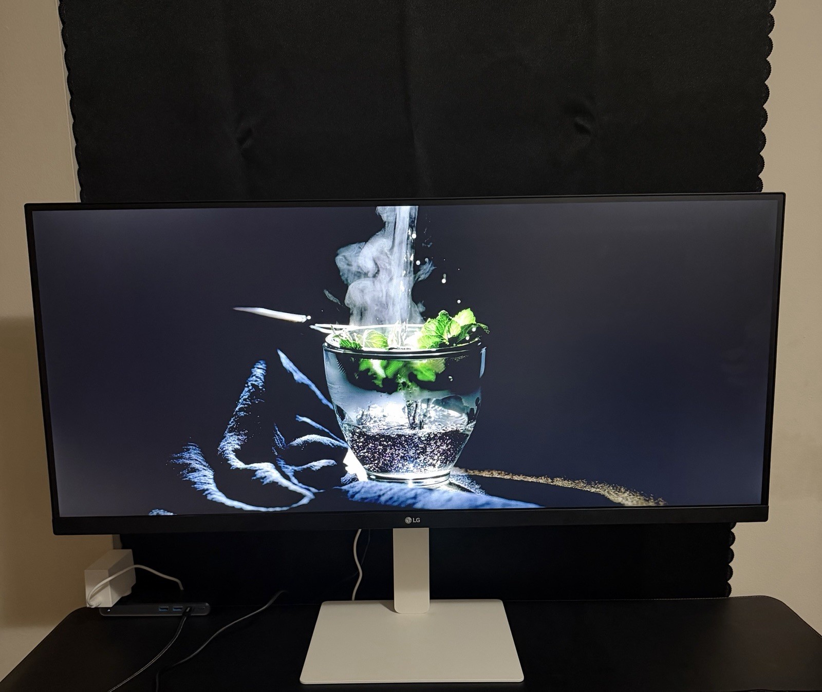 LG 34U530A-W 34-inch UltraWide (2560 x 1080) IPS Wide Computer Monitor, 100Hz,