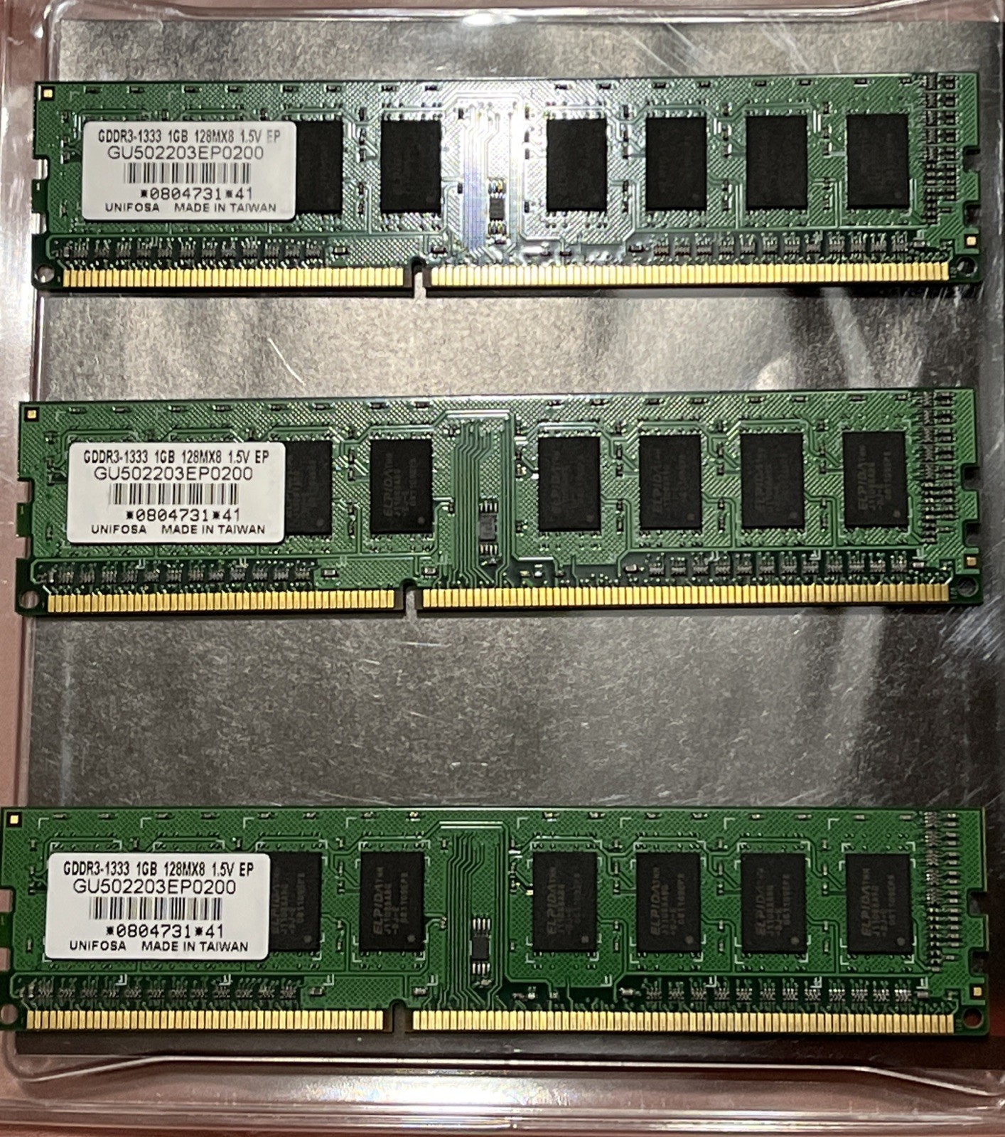 Unifosa GU502203EP0200 (3x1GB) GDDR3-1333 1GB 128MX8 RAM Memory for Desktops