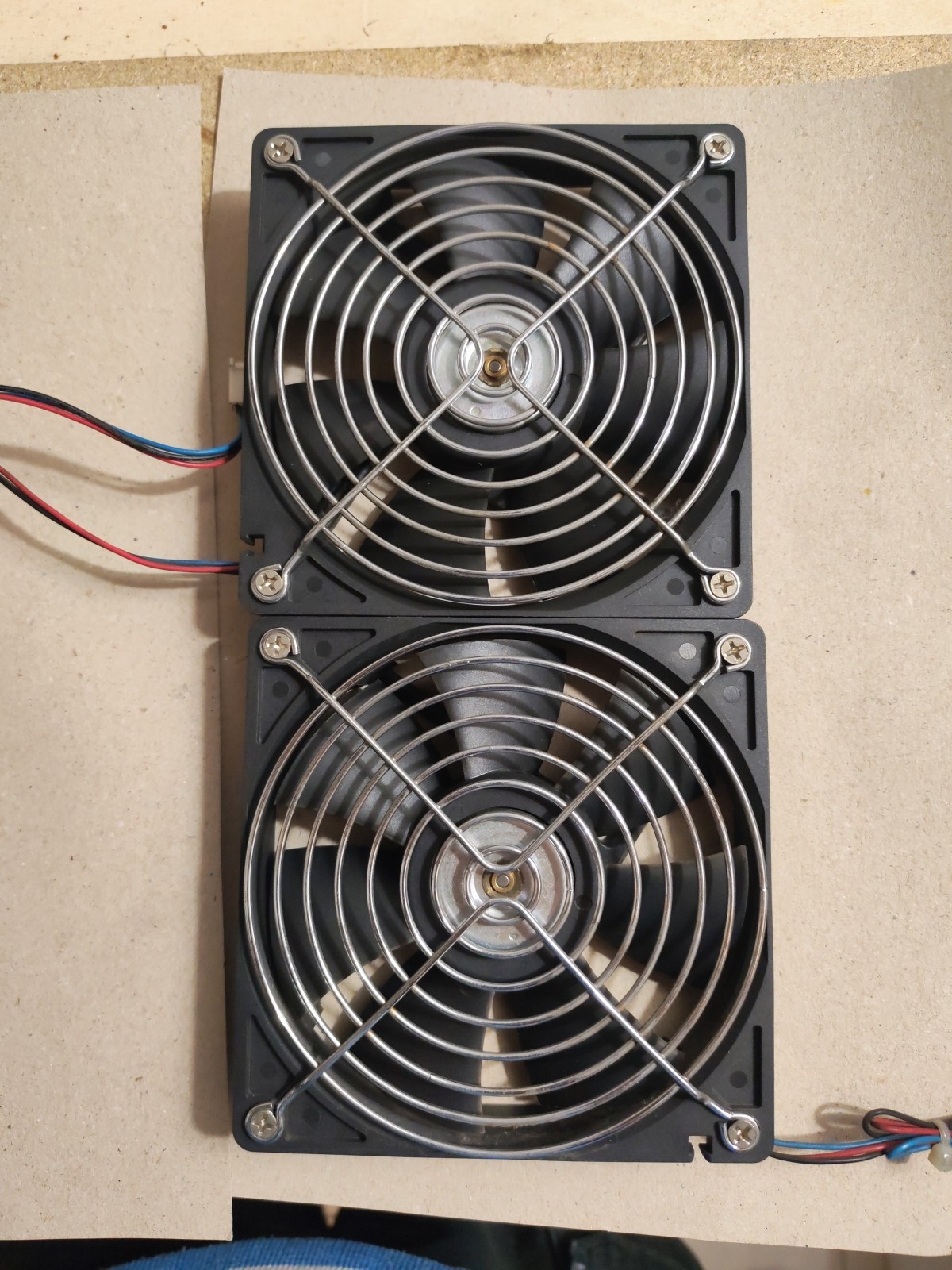 No. 2 AFB1212SH 120x120x25mm 12V 0.8A Brushless SERVER Cooling Fan