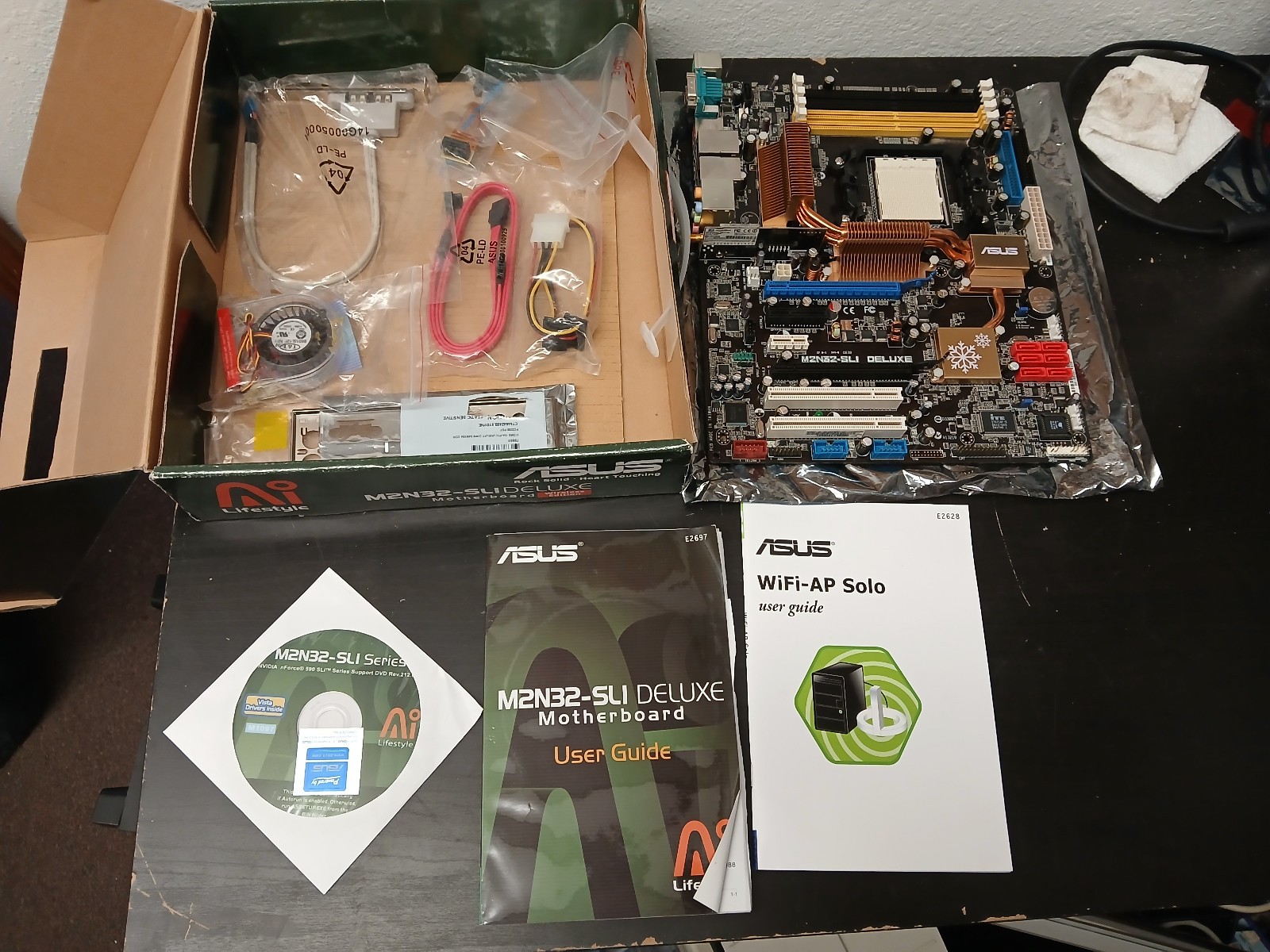 ASUS M2N32-SLI Rev 1.03G 2006 DDR2 Socket AM2 Deluxe ATX Motherboard NOS NO CPU