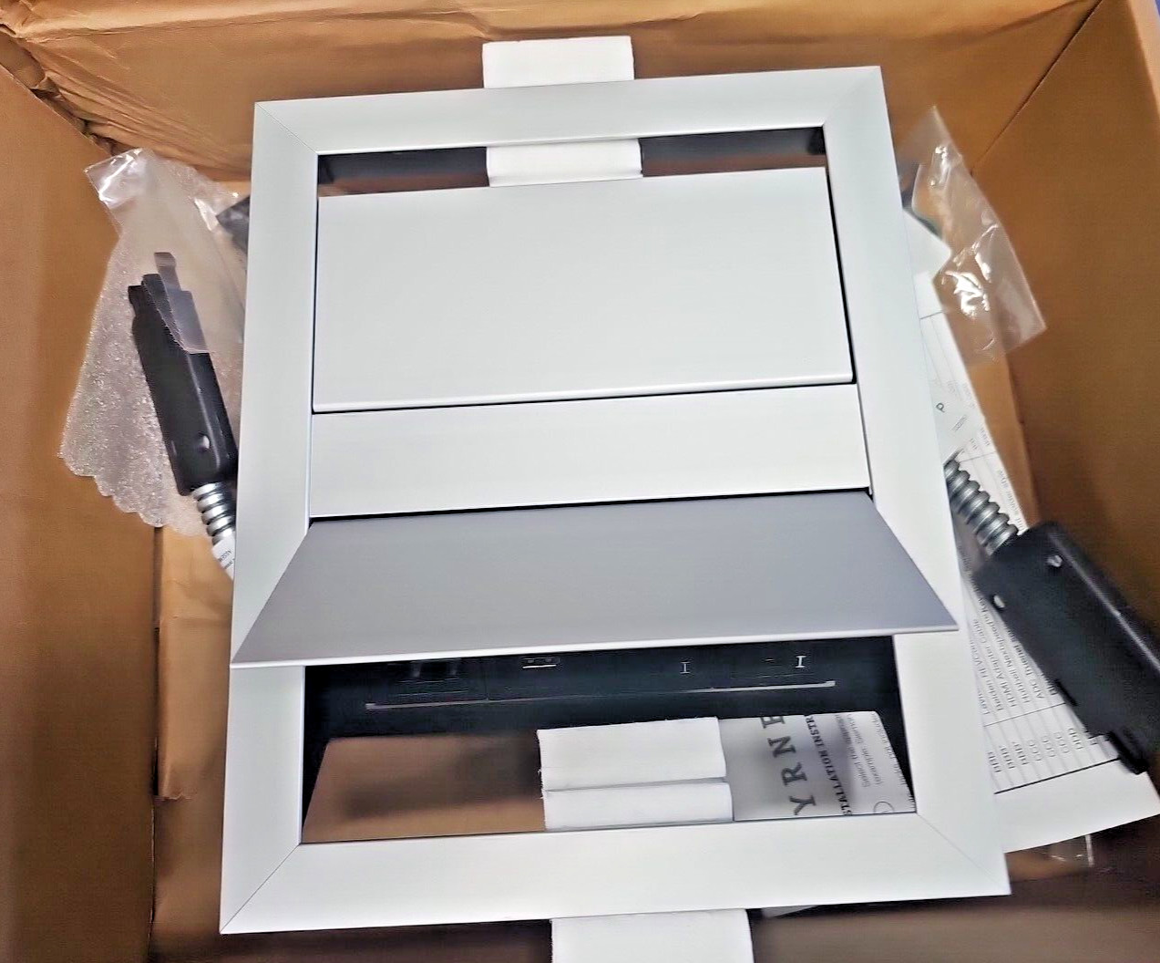 Byrne Ellora E2X silver aluminum 4 power 4 USB 2 data module in original box