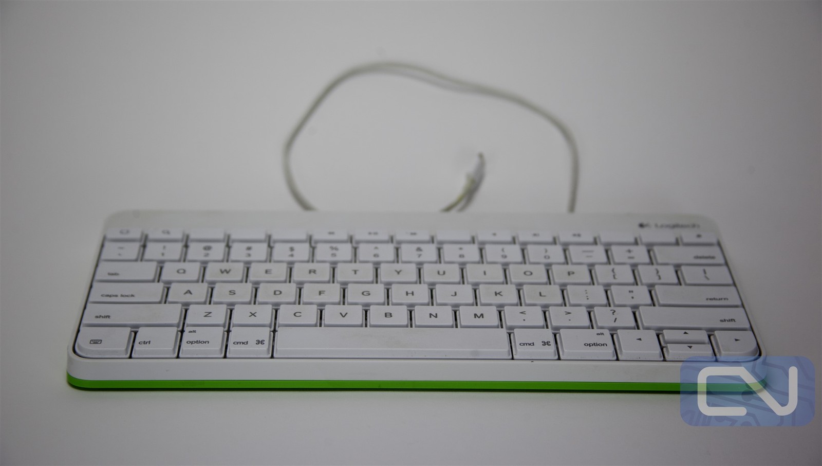 Logitech Wired Keyboard for iPad iPhone Lightning Connector Y-B0006 820-006464