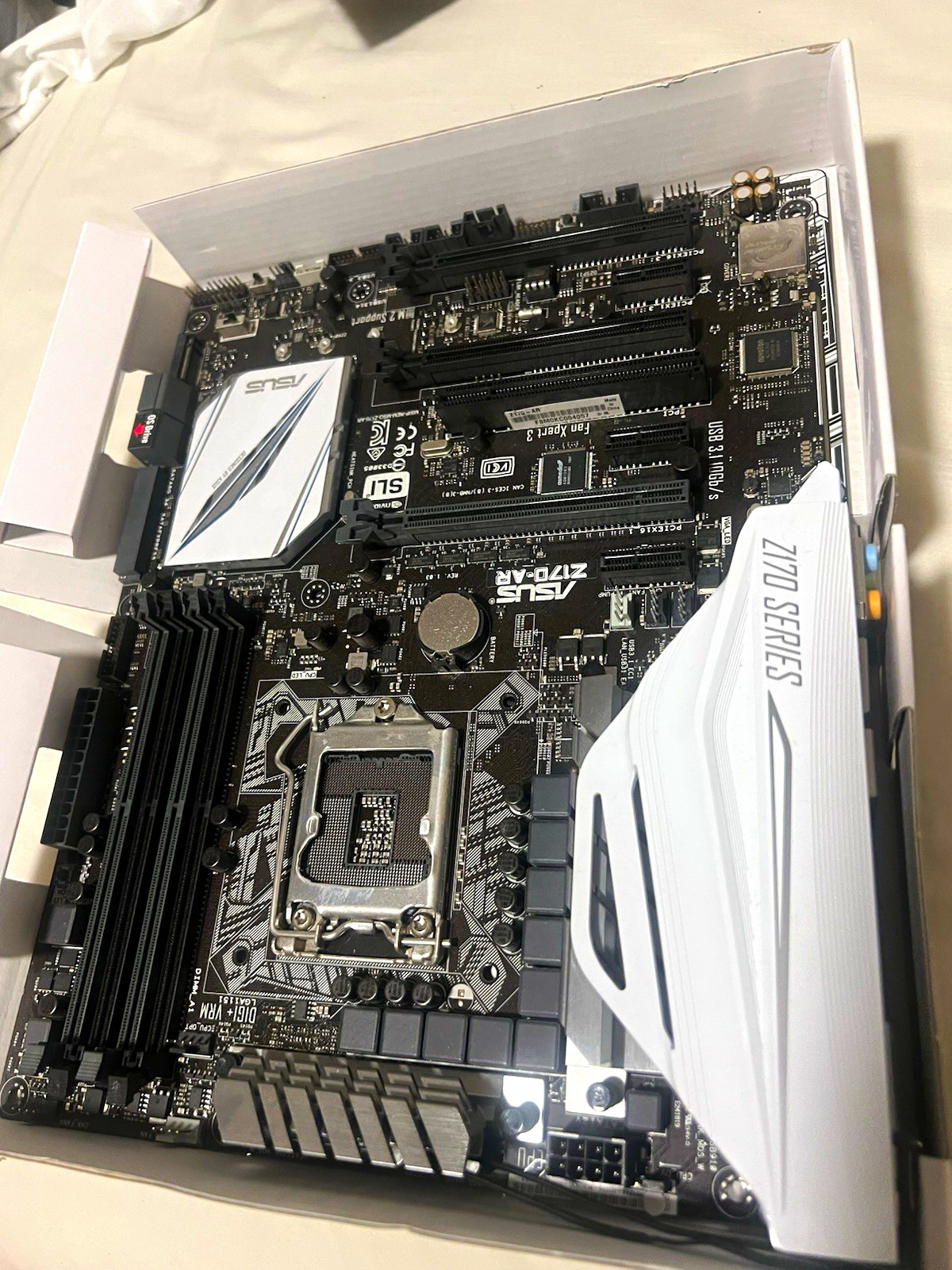 ASUS Z170-AR ATX LGA1151 DDR4 Gaming Motherboard SLI/CrossFire HDMI USB3.1